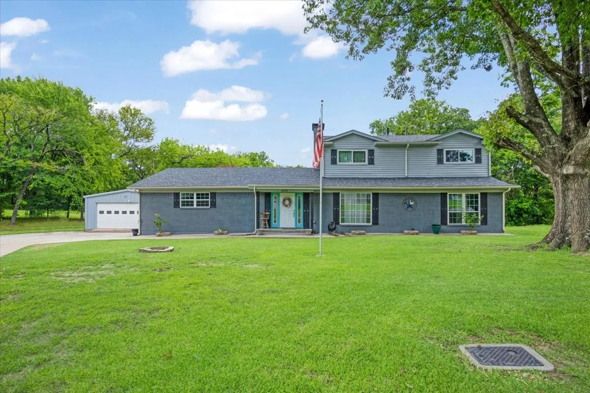 Single Family Residence For Sale in Grayson County , 2209 Ridgewood Drive, Sherman, Texas 75092, 4 Bedroom, 2 Bathroom, 2 Garage spaces, 3,079 Sqft, built in 1966, mls#21336680, Real Estate Agent in Sherman, Homes For Sale in Grayson county, Homes For Sale in Sherman, Realtor in Sherman Texas, Real Estate Brokerage Independent Realty Texas, Luminita Cordes Realtor