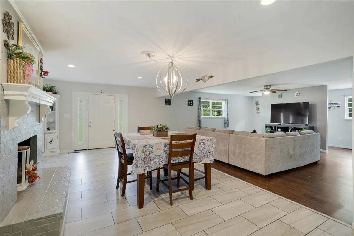 Single Family Residence For Sale in Grayson County , 2209 Ridgewood Drive, Sherman, Texas 75092, 4 Bedroom, 2 Bathroom, 2 Garage spaces, 3,079 Sqft, built in 1966, mls#21336680, Real Estate Agent in Sherman, Homes For Sale in Grayson county, Homes For Sale in Sherman, Realtor in Sherman Texas, Real Estate Brokerage Independent Realty Texas, Luminita Cordes Realtor