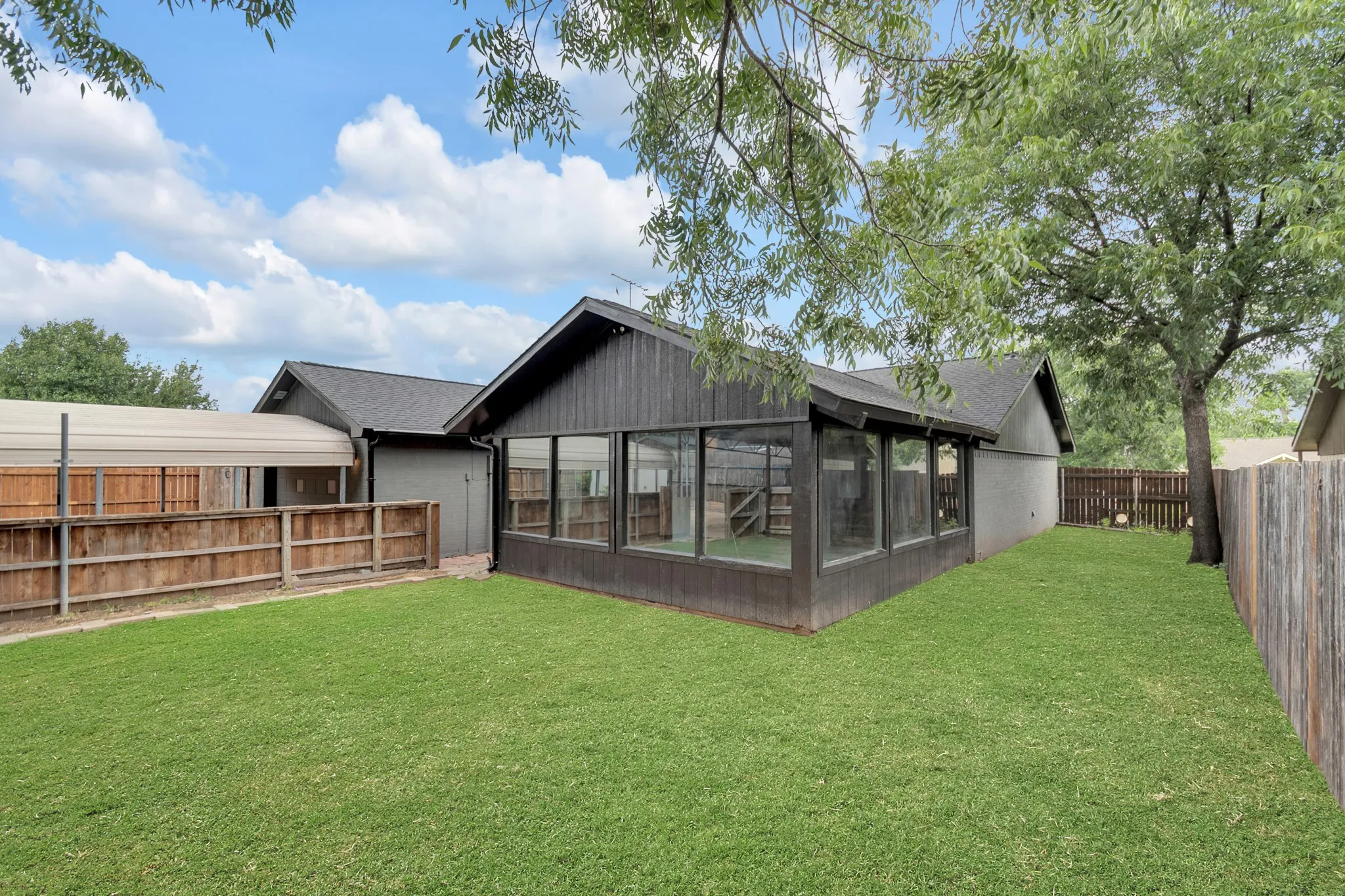 Single Family Residence For Sale in Denton County , 1338 Beechwood Drive, Lewisville, Texas 75067, 3 Bedroom, 2 Bathroom, 2 Garage spaces, 1,832 Sqft, built in 1972, mls#21333904, Real Estate Agent in Lewisville, Homes For Sale in Denton county, Homes For Sale in Lewisville, Realtor in Lewisville Texas, Real Estate Brokerage Independent Realty Texas, Luminita Cordes Realtor
