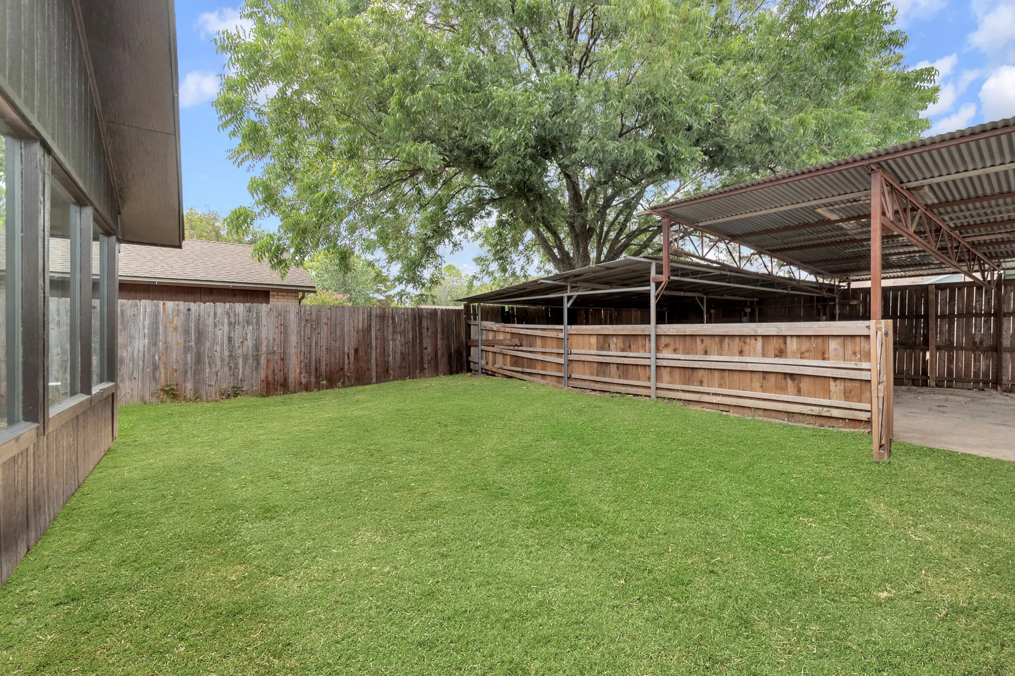 Single Family Residence For Sale in Denton County , 1338 Beechwood Drive, Lewisville, Texas 75067, 3 Bedroom, 2 Bathroom, 2 Garage spaces, 1,832 Sqft, built in 1972, mls#21333904, Real Estate Agent in Lewisville, Homes For Sale in Denton county, Homes For Sale in Lewisville, Realtor in Lewisville Texas, Real Estate Brokerage Independent Realty Texas, Luminita Cordes Realtor
