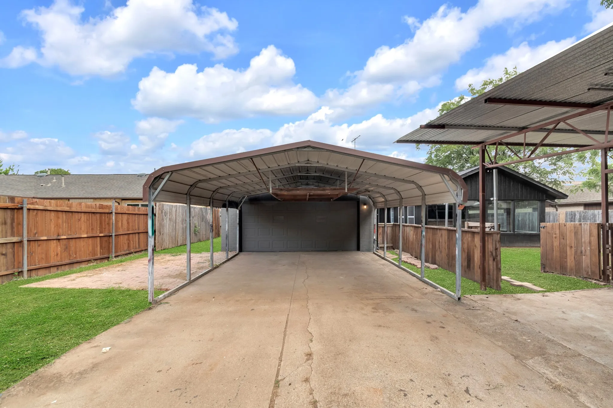 Single Family Residence For Sale in Denton County , 1338 Beechwood Drive, Lewisville, Texas 75067, 3 Bedroom, 2 Bathroom, 2 Garage spaces, 1,832 Sqft, built in 1972, mls#21333904, Real Estate Agent in Lewisville, Homes For Sale in Denton county, Homes For Sale in Lewisville, Realtor in Lewisville Texas, Real Estate Brokerage Independent Realty Texas, Luminita Cordes Realtor