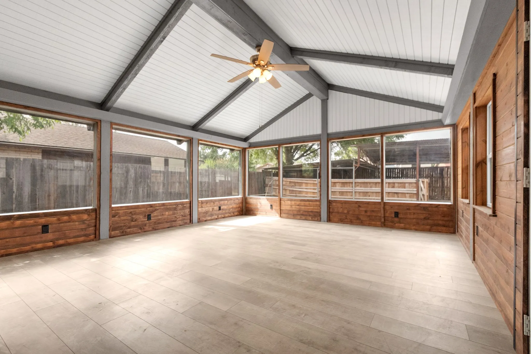 Single Family Residence For Sale in Denton County , 1338 Beechwood Drive, Lewisville, Texas 75067, 3 Bedroom, 2 Bathroom, 2 Garage spaces, 1,832 Sqft, built in 1972, mls#21333904, Real Estate Agent in Lewisville, Homes For Sale in Denton county, Homes For Sale in Lewisville, Realtor in Lewisville Texas, Real Estate Brokerage Independent Realty Texas, Luminita Cordes Realtor