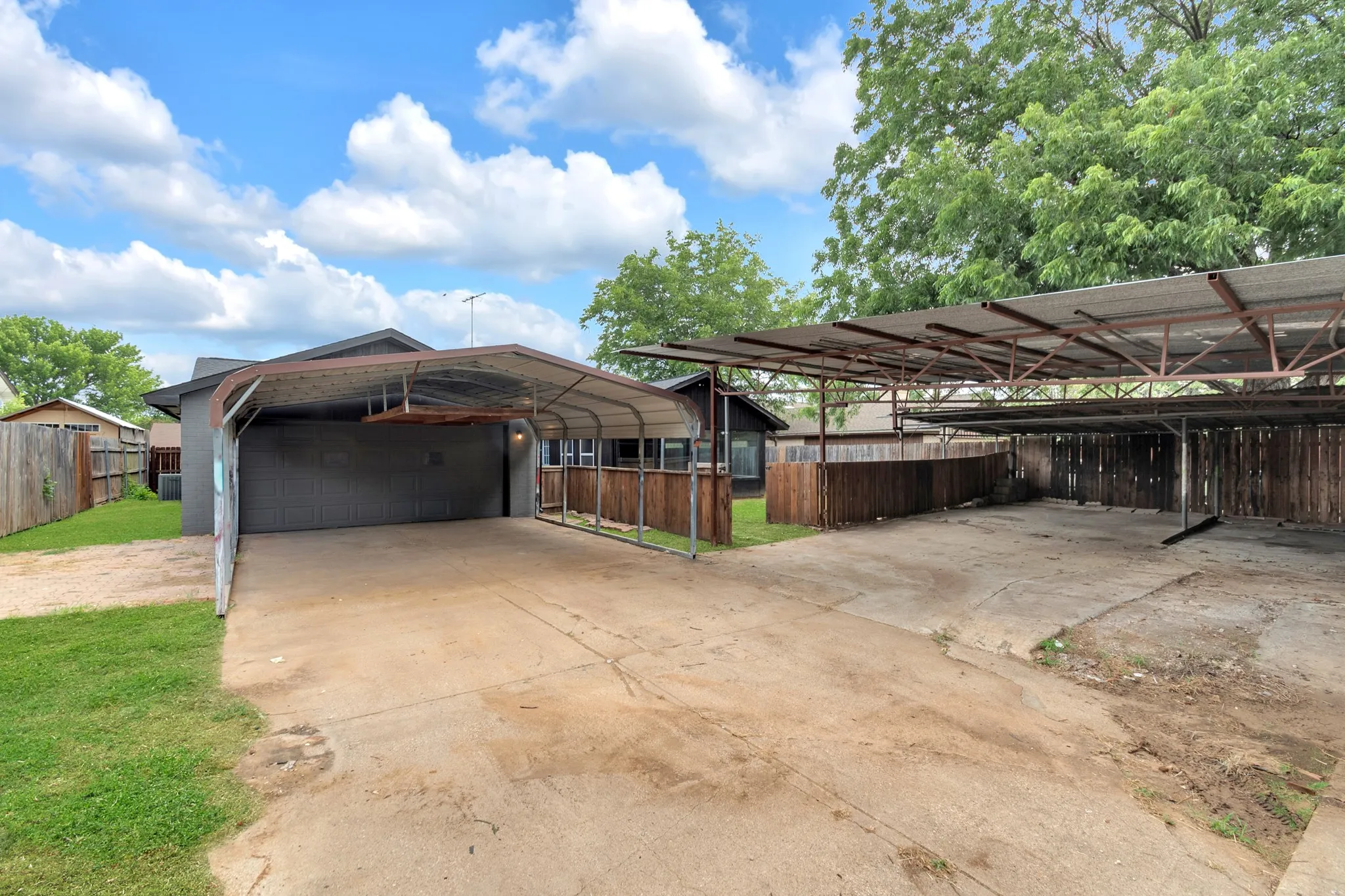 Single Family Residence For Sale in Denton County , 1338 Beechwood Drive, Lewisville, Texas 75067, 3 Bedroom, 2 Bathroom, 2 Garage spaces, 1,832 Sqft, built in 1972, mls#21333904, Real Estate Agent in Lewisville, Homes For Sale in Denton county, Homes For Sale in Lewisville, Realtor in Lewisville Texas, Real Estate Brokerage Independent Realty Texas, Luminita Cordes Realtor