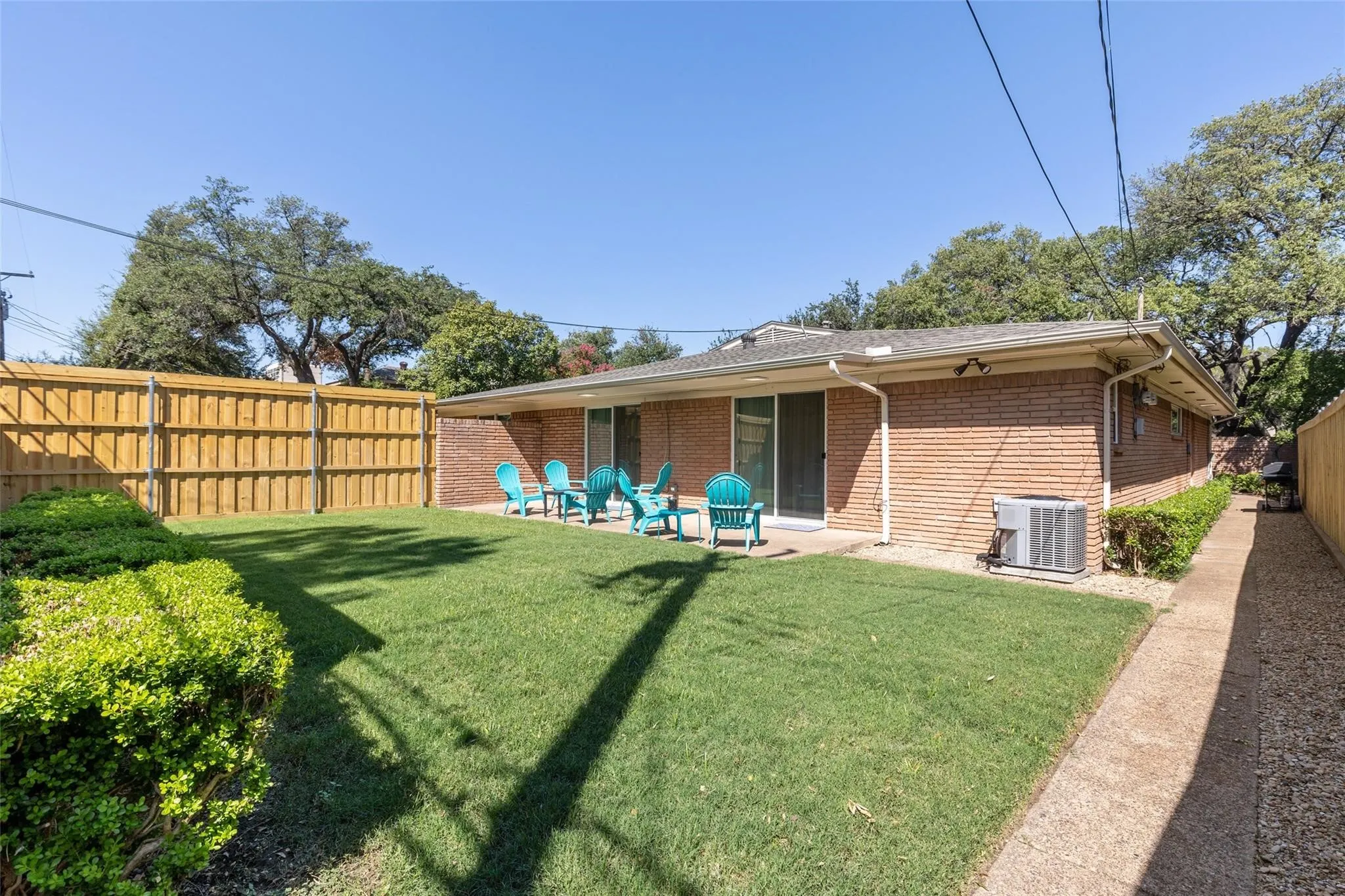 Duplex For Rent in Dallas County , 3545 Northwest Parkway, University Park, Texas 75225, 3 Bedroom, 2 Bathroom, Garage spaces, 1,676 Sqft, built in 1960, mls#21328701, Real Estate Agent in University Park, Homes For Rent in Dallas county, Homes For Rent in University Park, Realtor in University Park Texas, Real Estate Brokerage Independent Realty Texas, Luminita Cordes Realtor