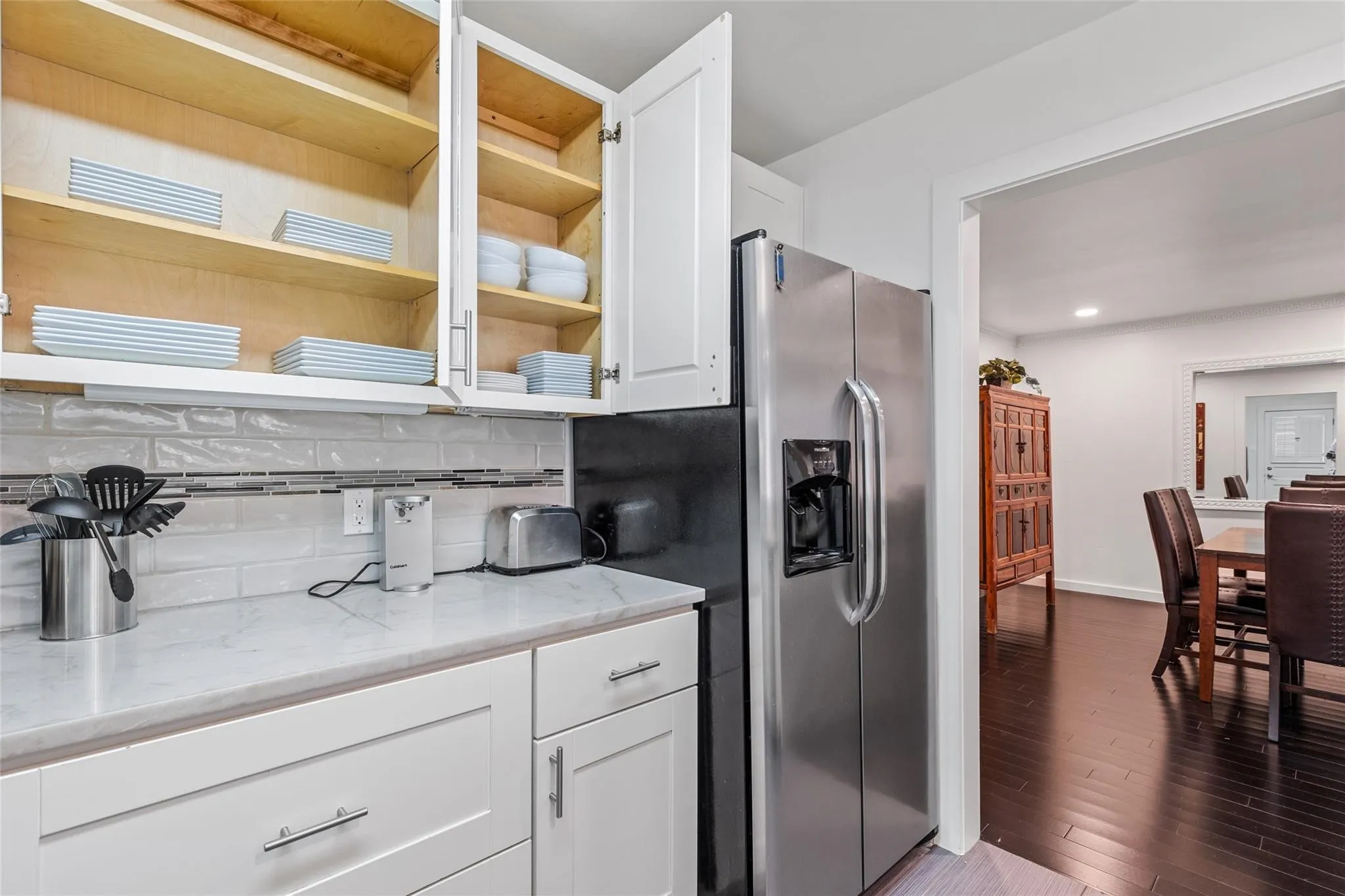 Duplex For Rent in Dallas County , 3545 Northwest Parkway, University Park, Texas 75225, 3 Bedroom, 2 Bathroom, Garage spaces, 1,676 Sqft, built in 1960, mls#21328701, Real Estate Agent in University Park, Homes For Rent in Dallas county, Homes For Rent in University Park, Realtor in University Park Texas, Real Estate Brokerage Independent Realty Texas, Luminita Cordes Realtor