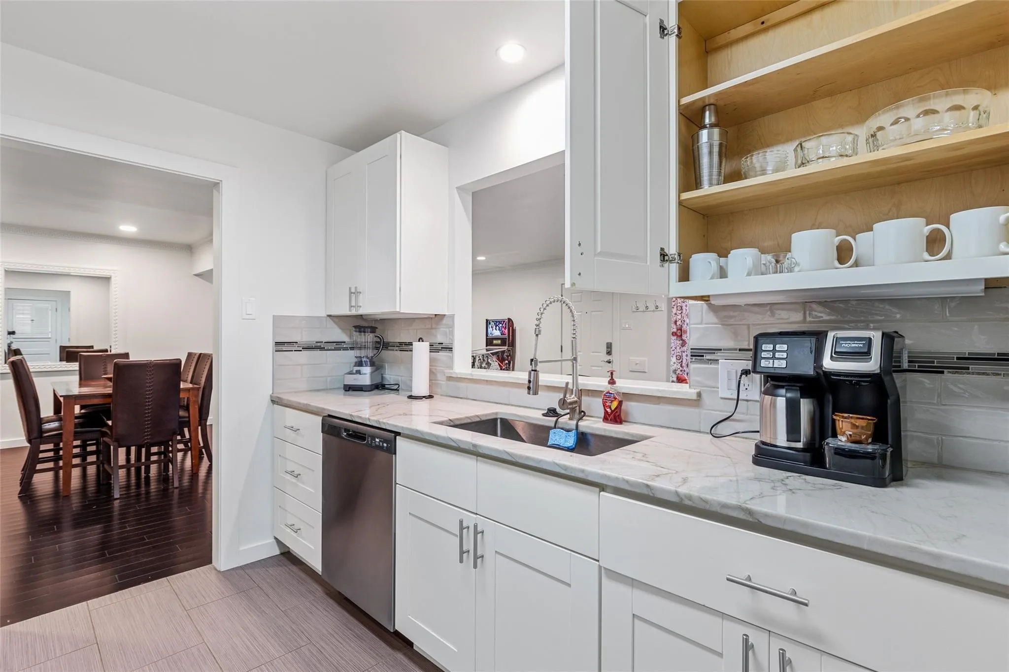 Duplex For Rent in Dallas County , 3545 Northwest Parkway, University Park, Texas 75225, 3 Bedroom, 2 Bathroom, Garage spaces, 1,676 Sqft, built in 1960, mls#21328701, Real Estate Agent in University Park, Homes For Rent in Dallas county, Homes For Rent in University Park, Realtor in University Park Texas, Real Estate Brokerage Independent Realty Texas, Luminita Cordes Realtor