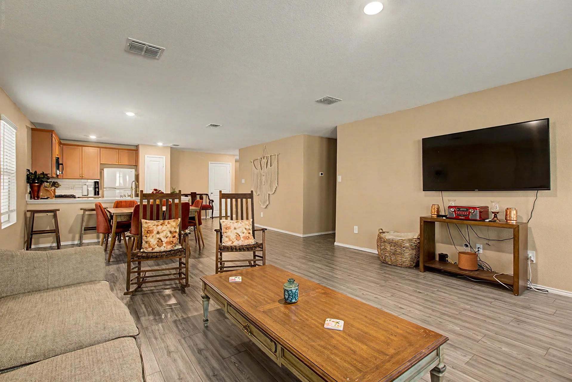 Single Family Residence For Sale in Dallas County , 1517 Oak Creek Drive, Hutchins, Texas 75141, 3 Bedroom, 2 Bathroom, 2 Garage spaces, 1,520 Sqft, built in 2022, mls#21333058, Real Estate Agent in Hutchins, Homes For Sale in Dallas county, Homes For Sale in Hutchins, Realtor in Hutchins Texas, Real Estate Brokerage Independent Realty Texas, Luminita Cordes Realtor