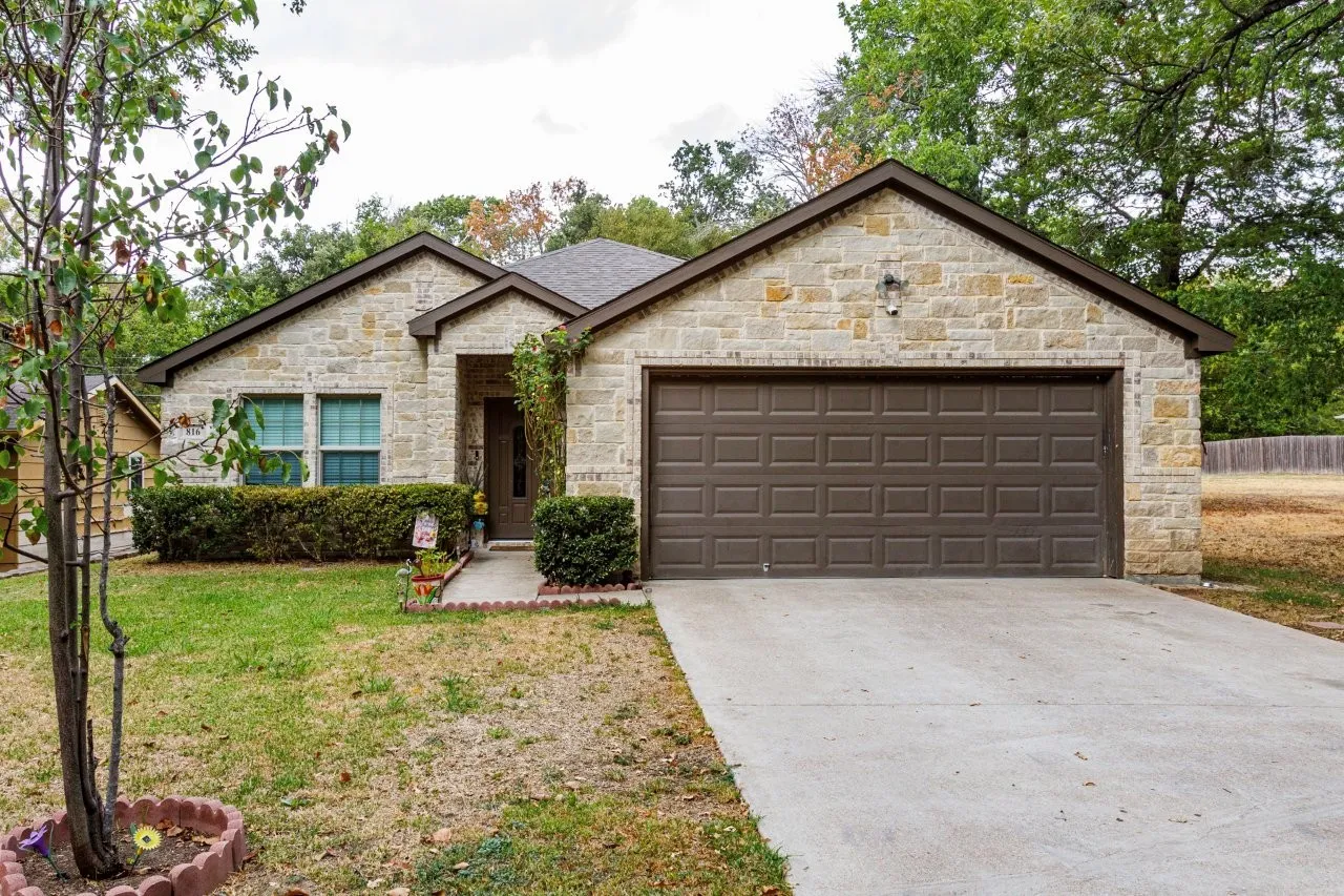Single Family Residence For Sale in Dallas County , 816 Elmo Drive, Seagoville, Texas 75159, 4 Bedroom, 2 Bathroom, 2 Garage spaces, 1,700 Sqft, built in 2018, mls#21325666, Real Estate Agent in Seagoville, Homes For Sale in Dallas county, Homes For Sale in Seagoville, Realtor in Seagoville Texas, Real Estate Brokerage Independent Realty Texas, Luminita Cordes Realtor