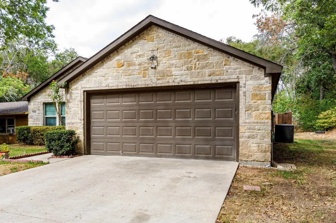 Single Family Residence For Sale in Dallas County , 816 Elmo Drive, Seagoville, Texas 75159, 4 Bedroom, 2 Bathroom, 2 Garage spaces, 1,700 Sqft, built in 2018, mls#21325666, Real Estate Agent in Seagoville, Homes For Sale in Dallas county, Homes For Sale in Seagoville, Realtor in Seagoville Texas, Real Estate Brokerage Independent Realty Texas, Luminita Cordes Realtor