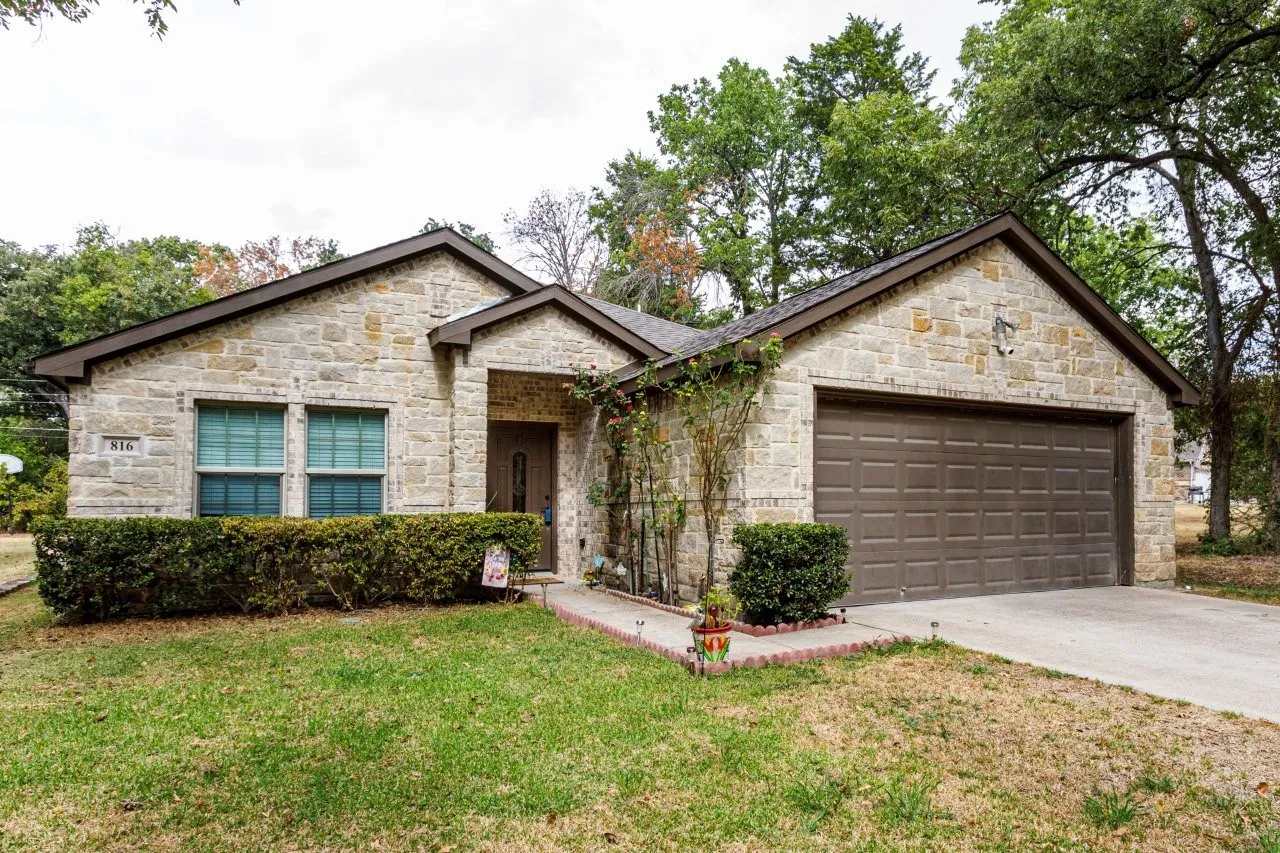Single Family Residence For Sale in Dallas County , 816 Elmo Drive, Seagoville, Texas 75159, 4 Bedroom, 2 Bathroom, 2 Garage spaces, 1,700 Sqft, built in 2018, mls#21325666, Real Estate Agent in Seagoville, Homes For Sale in Dallas county, Homes For Sale in Seagoville, Realtor in Seagoville Texas, Real Estate Brokerage Independent Realty Texas, Luminita Cordes Realtor