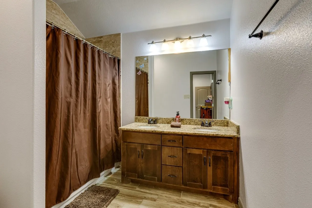 Single Family Residence For Sale in Dallas County , 816 Elmo Drive, Seagoville, Texas 75159, 4 Bedroom, 2 Bathroom, 2 Garage spaces, 1,700 Sqft, built in 2018, mls#21325666, Real Estate Agent in Seagoville, Homes For Sale in Dallas county, Homes For Sale in Seagoville, Realtor in Seagoville Texas, Real Estate Brokerage Independent Realty Texas, Luminita Cordes Realtor