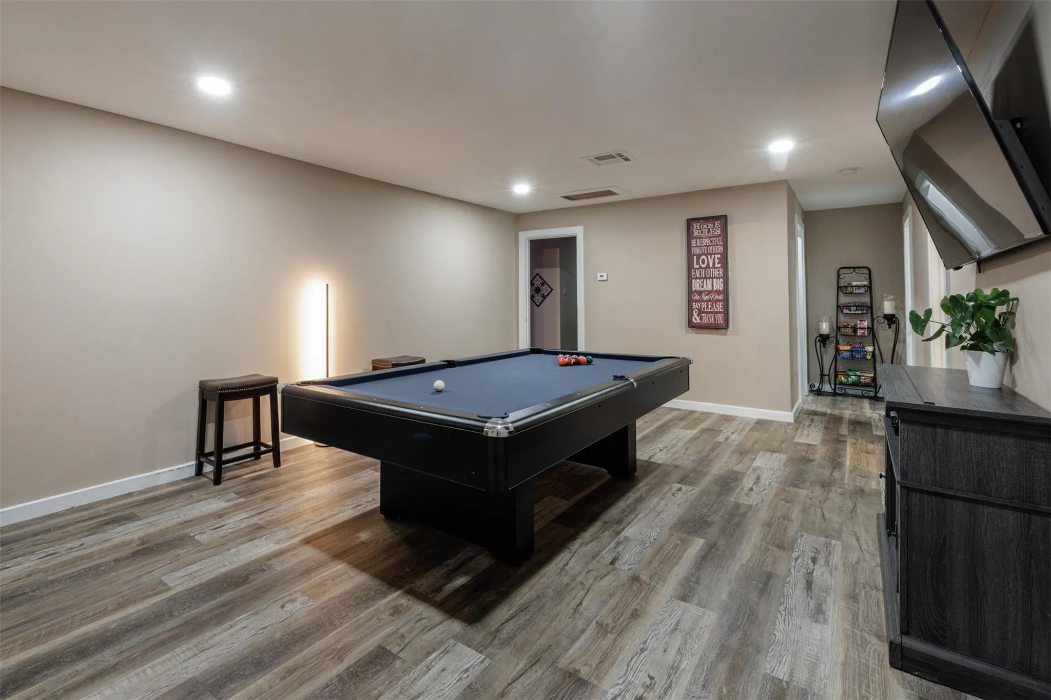 Single Family Residence For Sale in Rains County , 765 Rs County Road 3410, Emory, Texas 75440, 5 Bedrooms, 4 Bathrooms, Garage spaces, 2,940 Sqft, built in 2010, Price $839,999, mls#21336867, Real Estate Agent in Emory, Homes For Sale in Rains county, Homes For Sale in Emory, Realtor in Emory Texas, Real Estate Brokerage Independent Realty Texas, Luminita Cordes Realtor