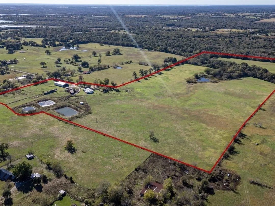 Single Family Residence For Sale in Rains County , 765 Rs County Road 3410, Emory, Texas 75440, 5 Bedrooms, 4 Bathrooms, Garage spaces, 2,940 Sqft, built in 2010, Price $839,999, mls#21336867, Real Estate Agent in Emory, Homes For Sale in Rains county, Homes For Sale in Emory, Realtor in Emory Texas, Real Estate Brokerage Independent Realty Texas, Luminita Cordes Realtor