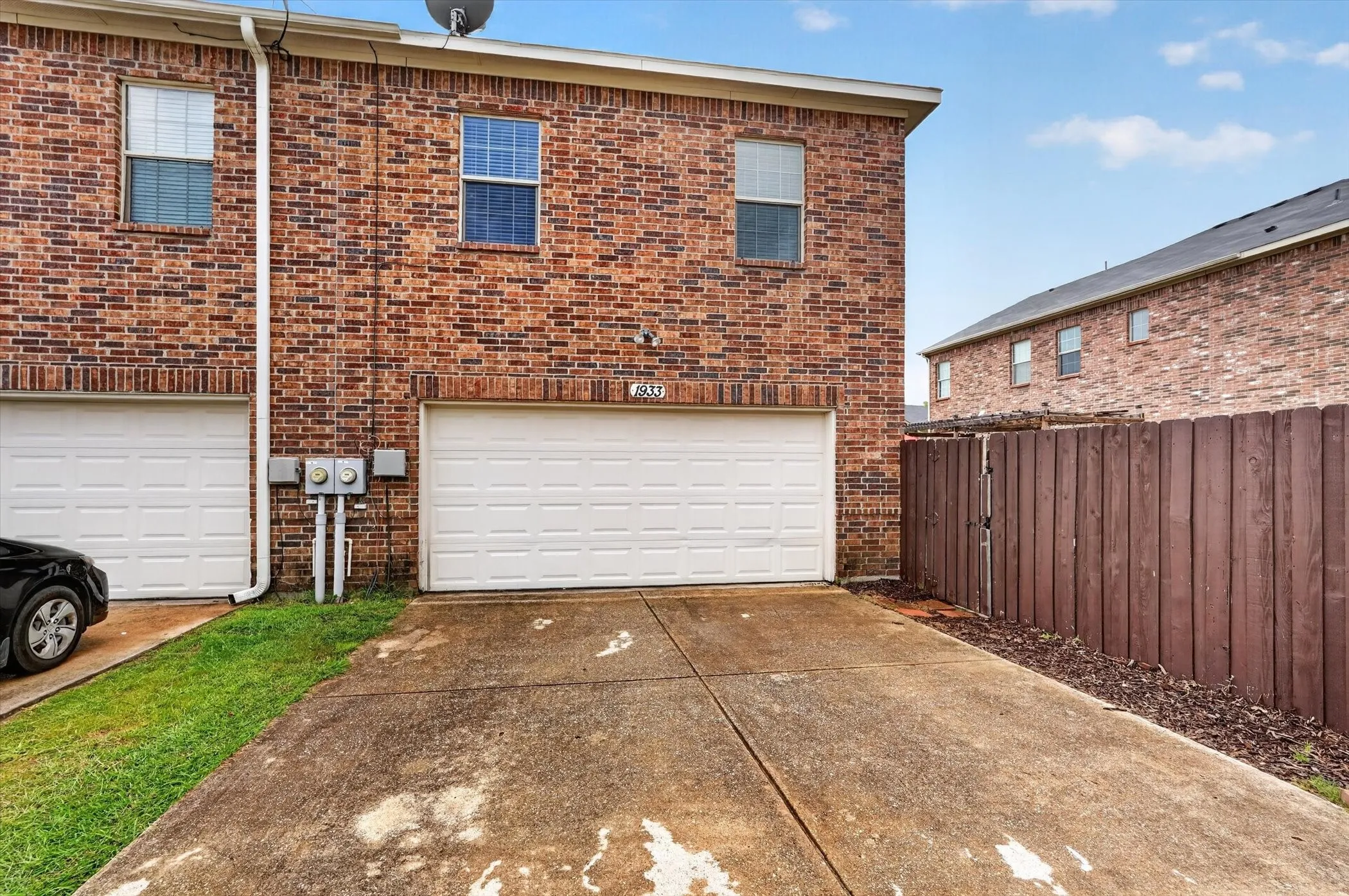 Single Family Residence For Sale in Dallas County , 1933 Timber Oaks Drive, Garland, Texas 75040, 3 Bedroom, 3 Bathroom, 2 Garage spaces, 2,038 Sqft, built in 2015, mls#21336819, Real Estate Agent in Garland, Homes For Sale in Dallas county, Homes For Sale in Garland, Realtor in Garland Texas, Real Estate Brokerage Independent Realty Texas, Luminita Cordes Realtor