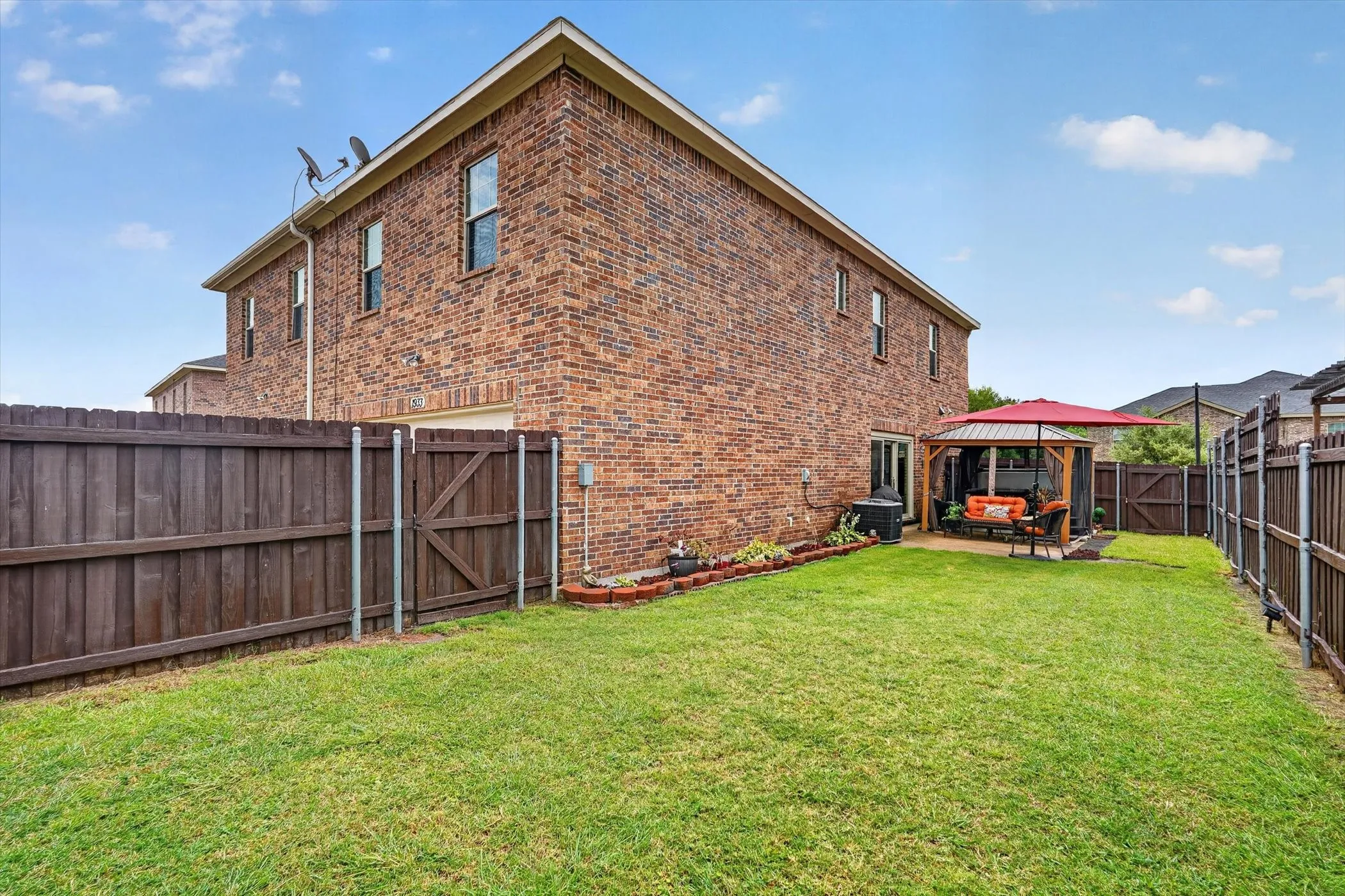 Single Family Residence For Sale in Dallas County , 1933 Timber Oaks Drive, Garland, Texas 75040, 3 Bedroom, 3 Bathroom, 2 Garage spaces, 2,038 Sqft, built in 2015, mls#21336819, Real Estate Agent in Garland, Homes For Sale in Dallas county, Homes For Sale in Garland, Realtor in Garland Texas, Real Estate Brokerage Independent Realty Texas, Luminita Cordes Realtor
