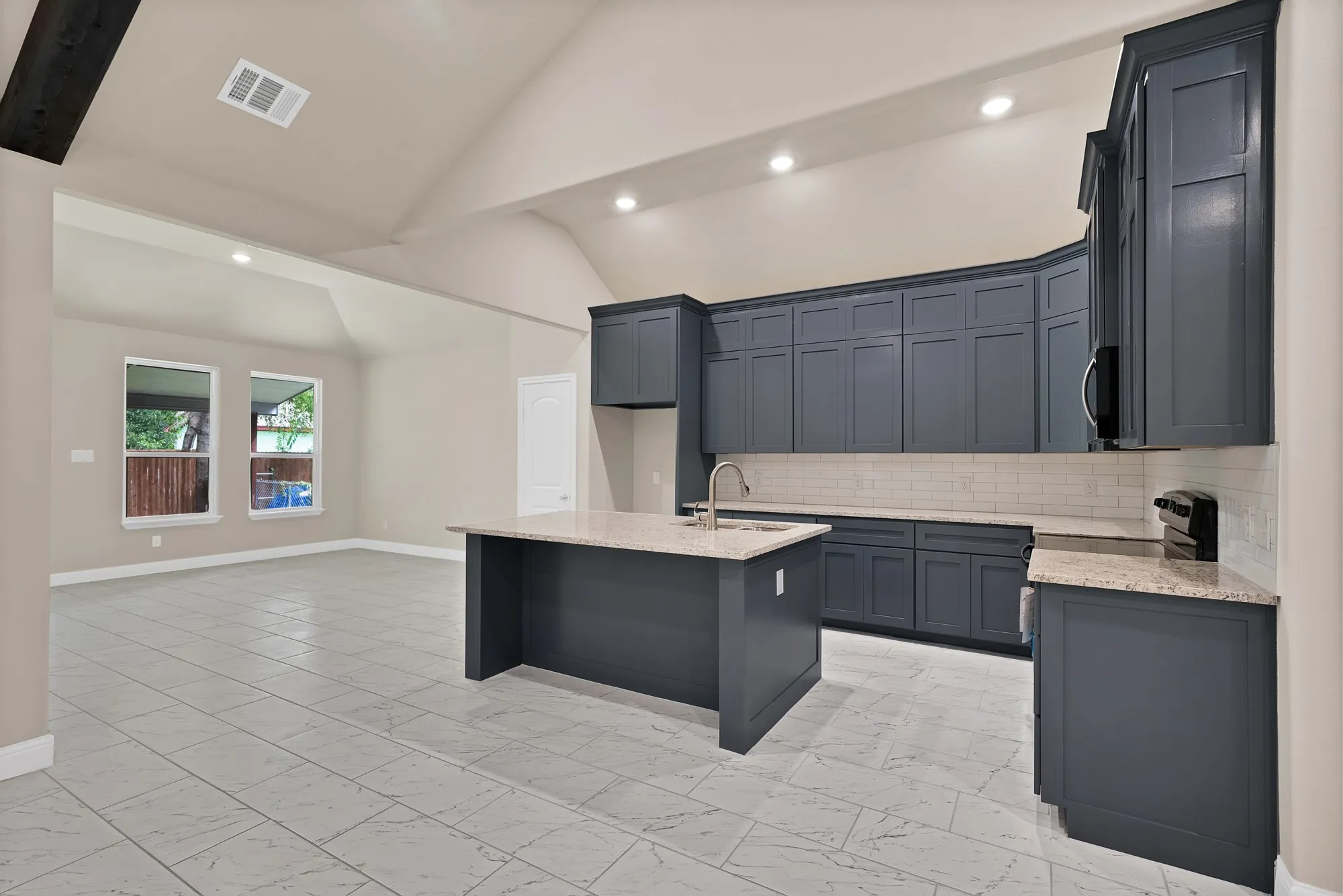 Single Family Residence For Sale in Johnson County , 407 E Willingham Street, Cleburne, Texas 76031, 3 Bedroom, 2 Bathroom, 2 Garage spaces, 2,200 Sqft, built in 2025, mls#21336890, Real Estate Agent in Cleburne, Homes For Sale in Johnson county, Homes For Sale in Cleburne, Realtor in Cleburne Texas, Real Estate Brokerage Independent Realty Texas, Luminita Cordes Realtor