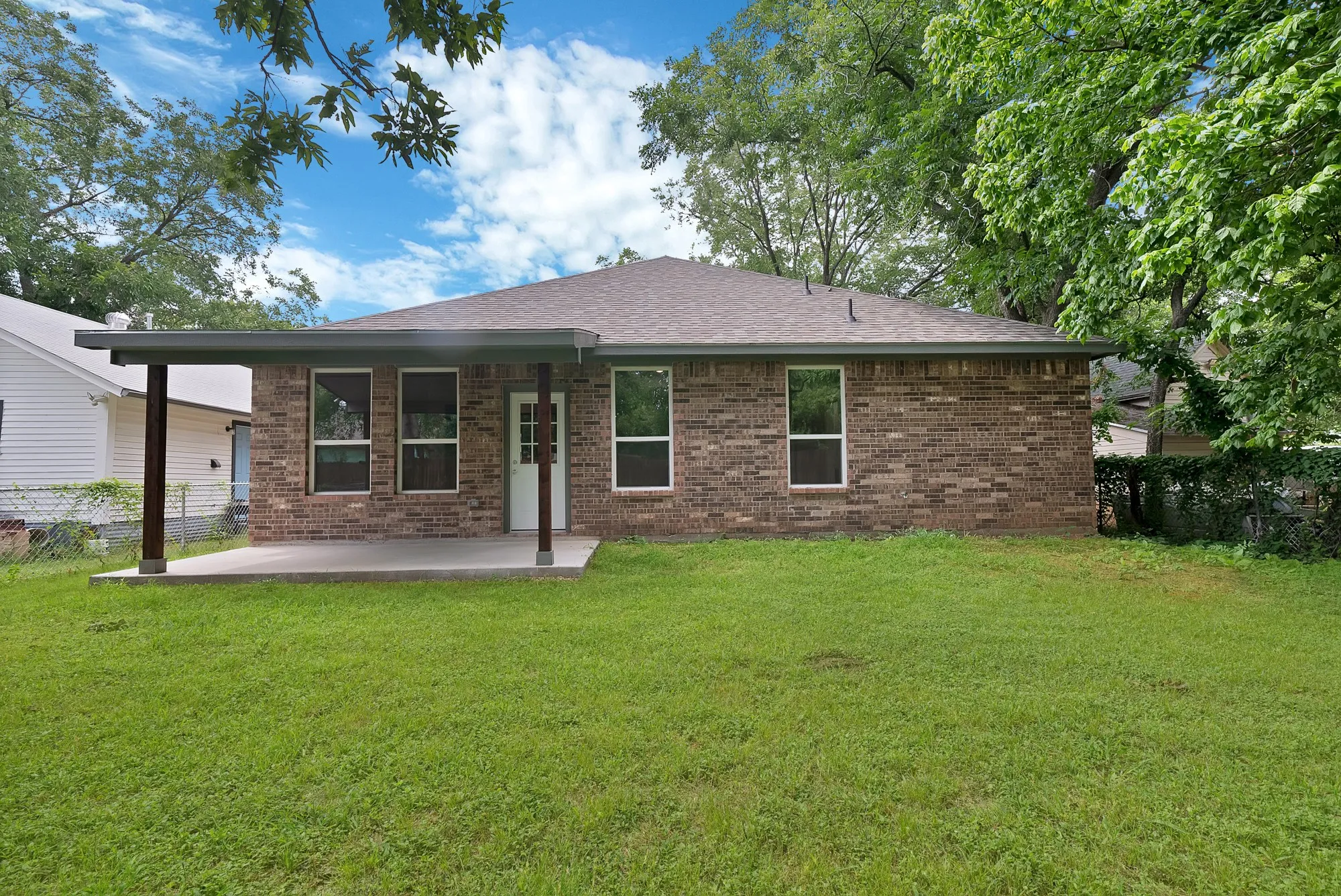 Single Family Residence For Sale in Johnson County , 407 E Willingham Street, Cleburne, Texas 76031, 3 Bedroom, 2 Bathroom, 2 Garage spaces, 2,200 Sqft, built in 2025, mls#21336890, Real Estate Agent in Cleburne, Homes For Sale in Johnson county, Homes For Sale in Cleburne, Realtor in Cleburne Texas, Real Estate Brokerage Independent Realty Texas, Luminita Cordes Realtor