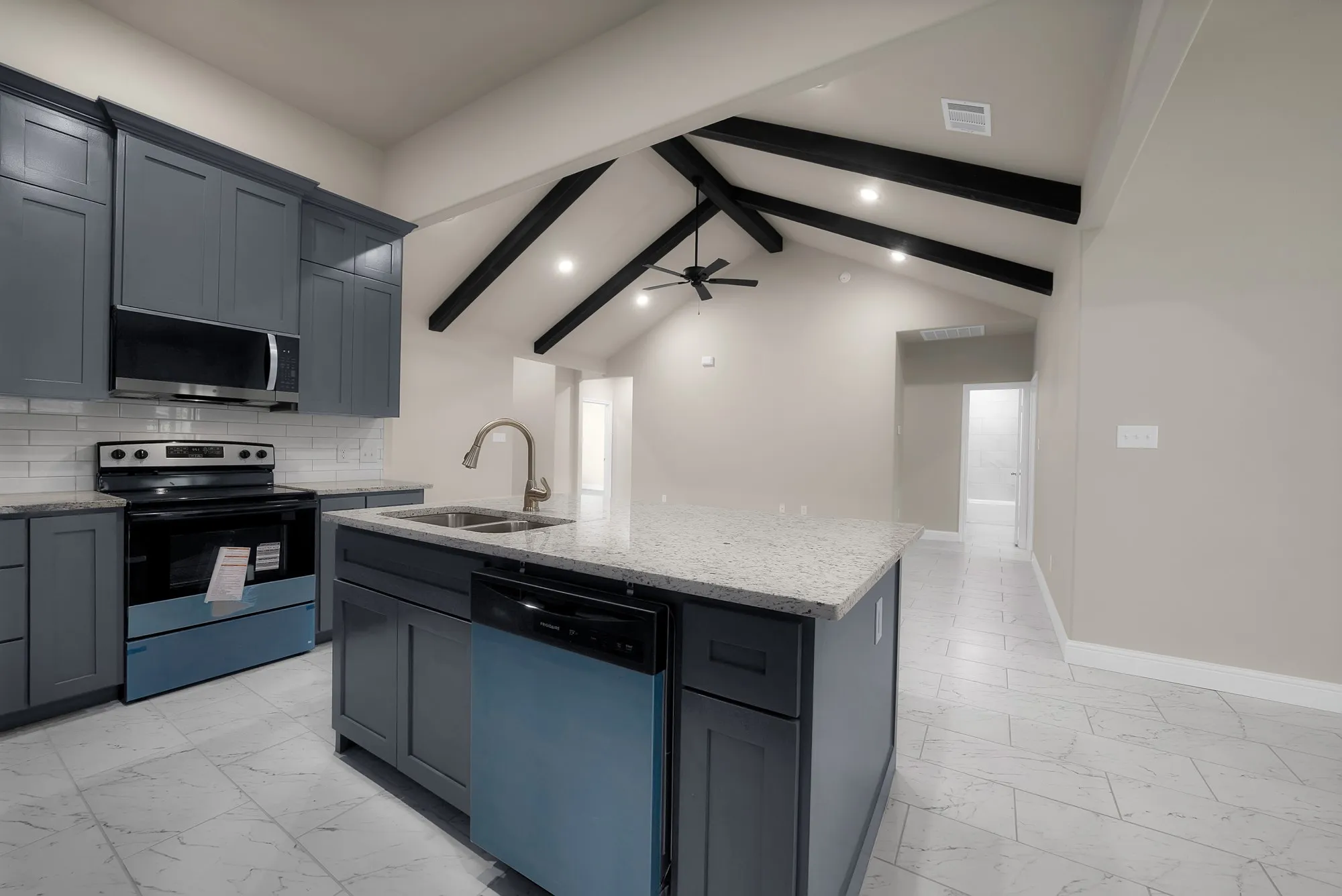 Single Family Residence For Sale in Johnson County , 407 E Willingham Street, Cleburne, Texas 76031, 3 Bedroom, 2 Bathroom, 2 Garage spaces, 2,200 Sqft, built in 2025, mls#21336890, Real Estate Agent in Cleburne, Homes For Sale in Johnson county, Homes For Sale in Cleburne, Realtor in Cleburne Texas, Real Estate Brokerage Independent Realty Texas, Luminita Cordes Realtor
