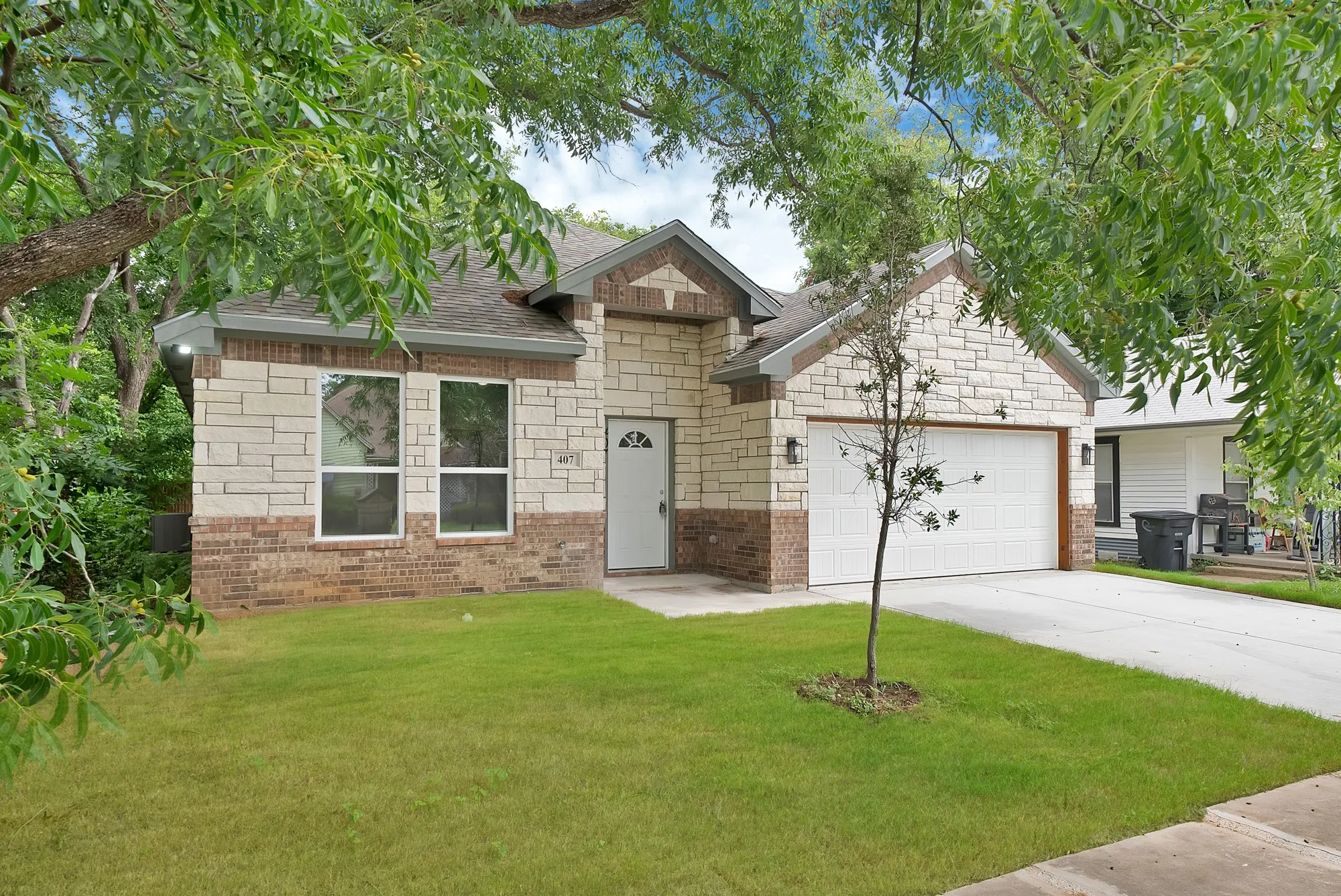Single Family Residence For Sale in Johnson County , 407 E Willingham Street, Cleburne, Texas 76031, 3 Bedroom, 2 Bathroom, 2 Garage spaces, 2,200 Sqft, built in 2025, mls#21336890, Real Estate Agent in Cleburne, Homes For Sale in Johnson county, Homes For Sale in Cleburne, Realtor in Cleburne Texas, Real Estate Brokerage Independent Realty Texas, Luminita Cordes Realtor