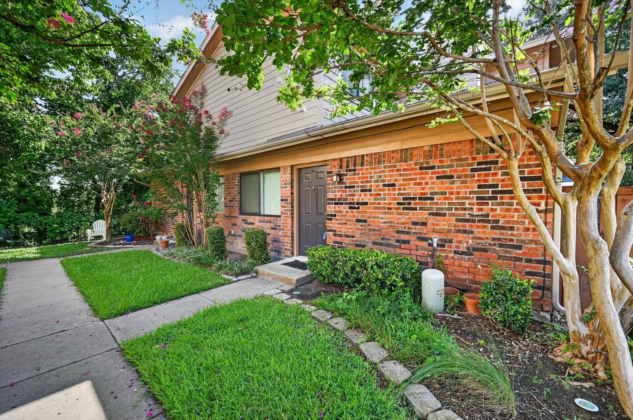 Condominium For Rent in Tarrant County , 5728 Cedar Creek Drive 5728, Benbrook, Texas 76109, 3 Bedroom, 2 Bathroom, Garage spaces, 1,155 Sqft, built in 1984, mls#21334035, Real Estate Agent in Benbrook, Homes For Rent in Tarrant county, Homes For Rent in Benbrook, Realtor in Benbrook Texas, Real Estate Brokerage Independent Realty Texas, Luminita Cordes Realtor