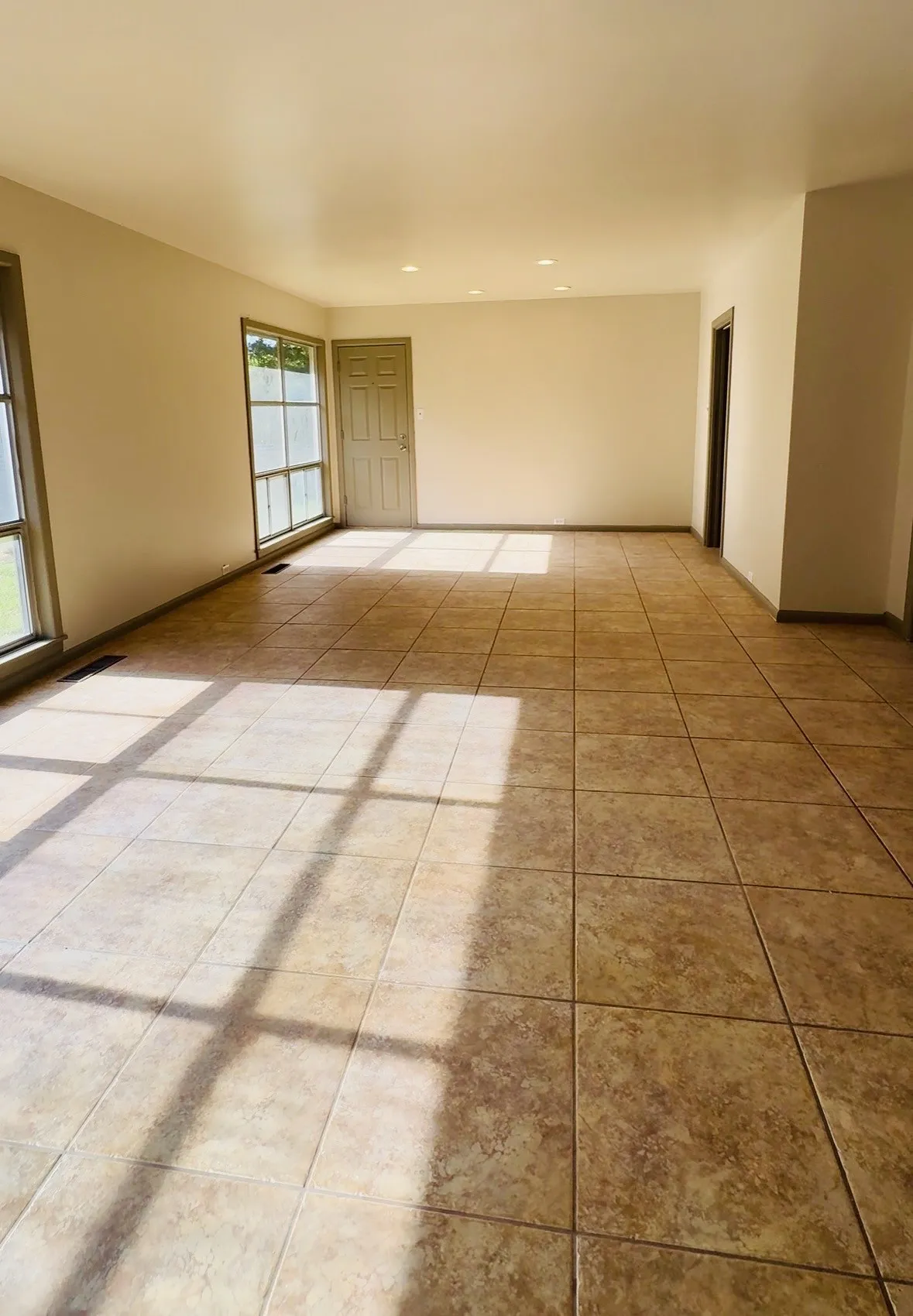 Single Family Residence For Sale in Kimble County , 120 Bluebonnet Drive, Junction, Texas 76849, 4 Bedroom, 3 Bathroom, 2 Garage spaces, 3,162 Sqft, built in 1957, mls#21335816, Real Estate Agent in Junction, Homes For Sale in Kimble county, Homes For Sale in Junction, Realtor in Junction Texas, Real Estate Brokerage Independent Realty Texas, Luminita Cordes Realtor