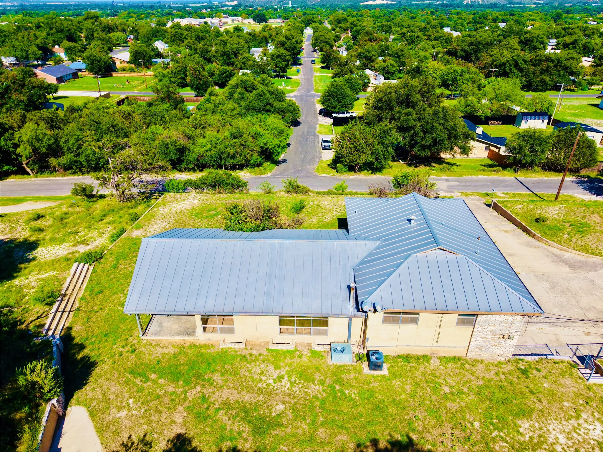Single Family Residence For Sale in Kimble County , 120 Bluebonnet Drive, Junction, Texas 76849, 4 Bedroom, 3 Bathroom, 2 Garage spaces, 3,162 Sqft, built in 1957, mls#21335816, Real Estate Agent in Junction, Homes For Sale in Kimble county, Homes For Sale in Junction, Realtor in Junction Texas, Real Estate Brokerage Independent Realty Texas, Luminita Cordes Realtor