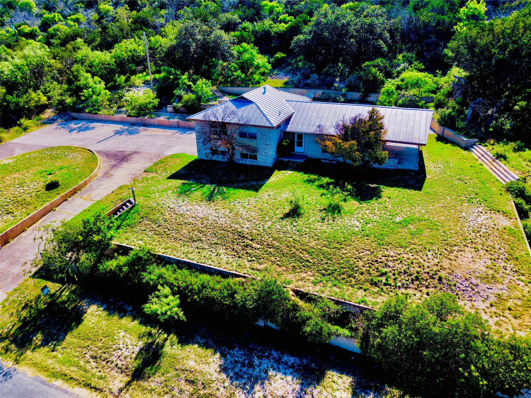 Single Family Residence For Sale in Kimble County , 120 Bluebonnet Drive, Junction, Texas 76849, 4 Bedroom, 3 Bathroom, 2 Garage spaces, 3,162 Sqft, built in 1957, mls#21335816, Real Estate Agent in Junction, Homes For Sale in Kimble county, Homes For Sale in Junction, Realtor in Junction Texas, Real Estate Brokerage Independent Realty Texas, Luminita Cordes Realtor