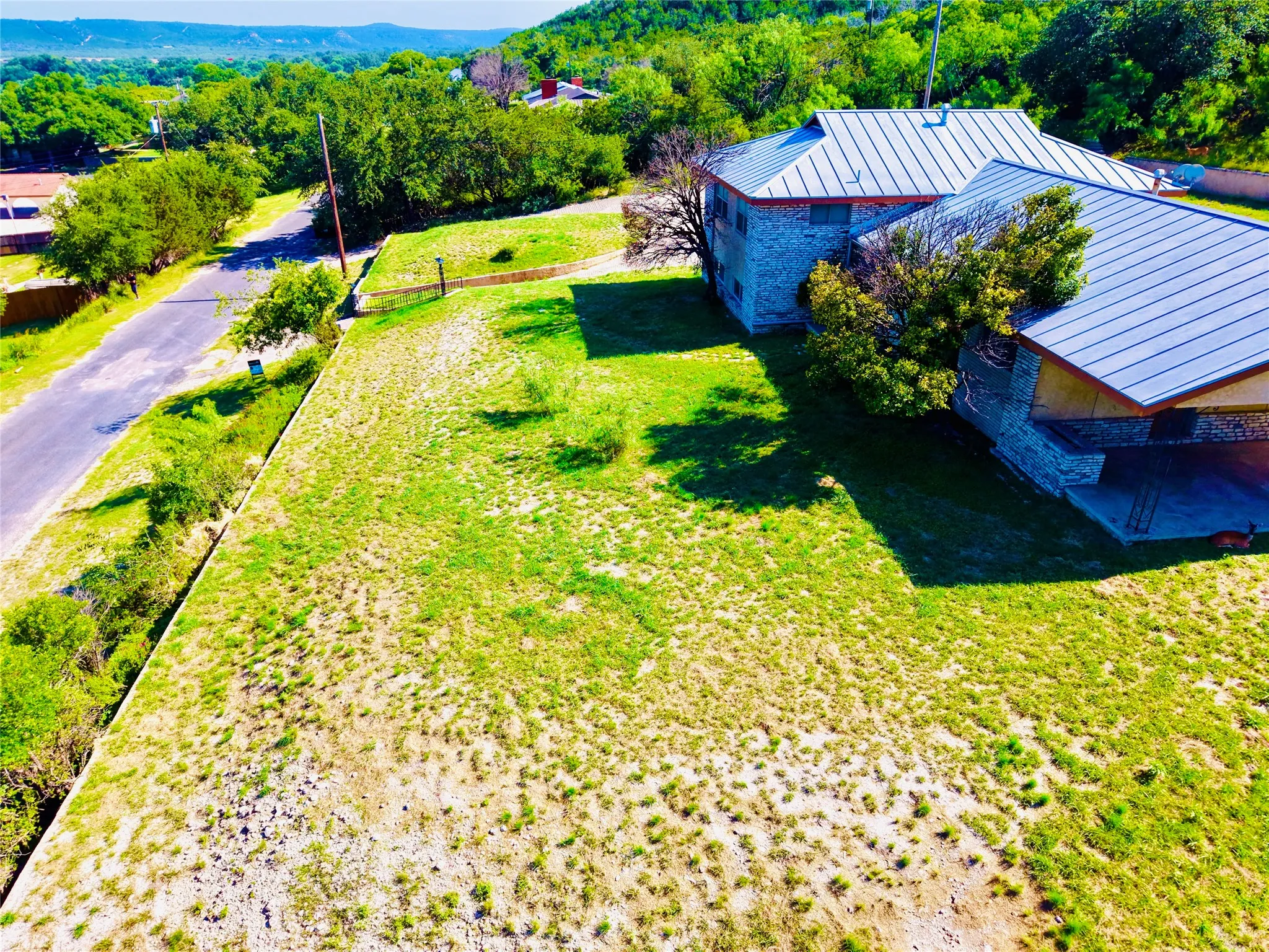 Single Family Residence For Sale in Kimble County , 120 Bluebonnet Drive, Junction, Texas 76849, 4 Bedroom, 3 Bathroom, 2 Garage spaces, 3,162 Sqft, built in 1957, mls#21335816, Real Estate Agent in Junction, Homes For Sale in Kimble county, Homes For Sale in Junction, Realtor in Junction Texas, Real Estate Brokerage Independent Realty Texas, Luminita Cordes Realtor