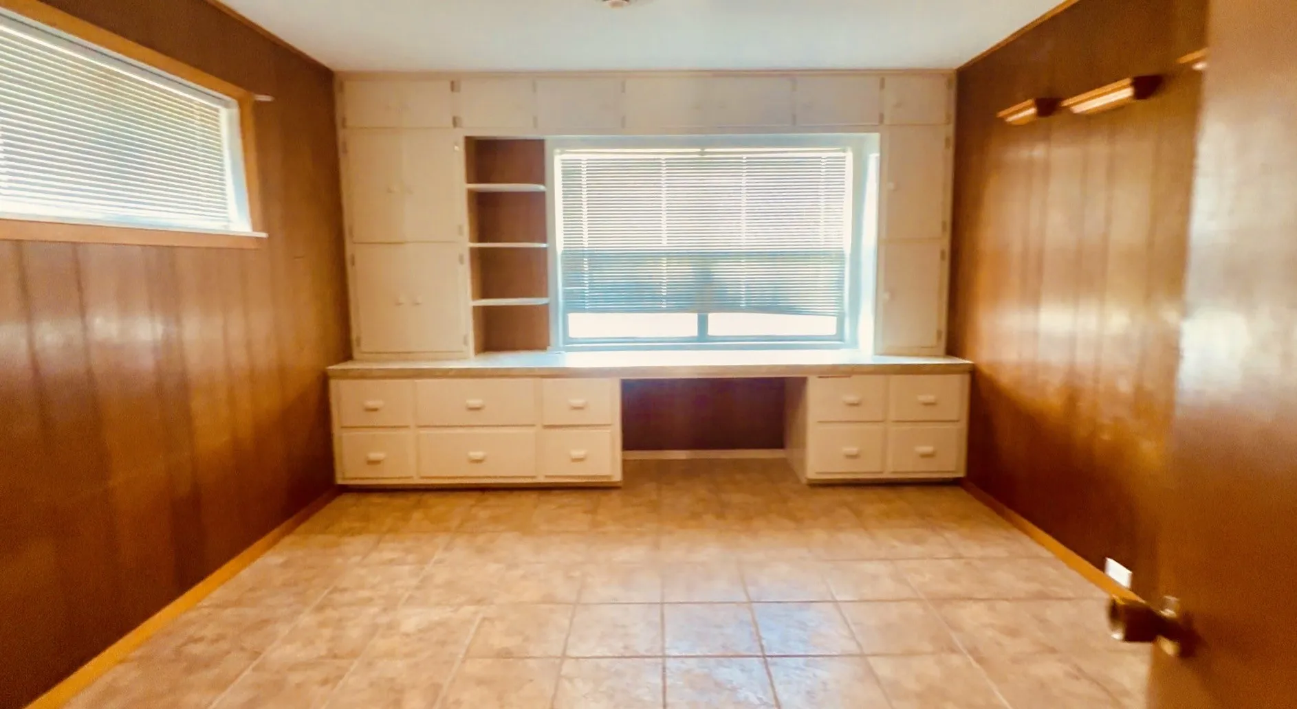 Single Family Residence For Sale in Kimble County , 120 Bluebonnet Drive, Junction, Texas 76849, 4 Bedroom, 3 Bathroom, 2 Garage spaces, 3,162 Sqft, built in 1957, mls#21335816, Real Estate Agent in Junction, Homes For Sale in Kimble county, Homes For Sale in Junction, Realtor in Junction Texas, Real Estate Brokerage Independent Realty Texas, Luminita Cordes Realtor
