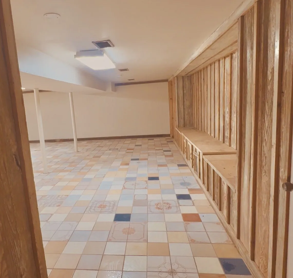 Single Family Residence For Sale in Kimble County , 120 Bluebonnet Drive, Junction, Texas 76849, 4 Bedroom, 3 Bathroom, 2 Garage spaces, 3,162 Sqft, built in 1957, mls#21335816, Real Estate Agent in Junction, Homes For Sale in Kimble county, Homes For Sale in Junction, Realtor in Junction Texas, Real Estate Brokerage Independent Realty Texas, Luminita Cordes Realtor