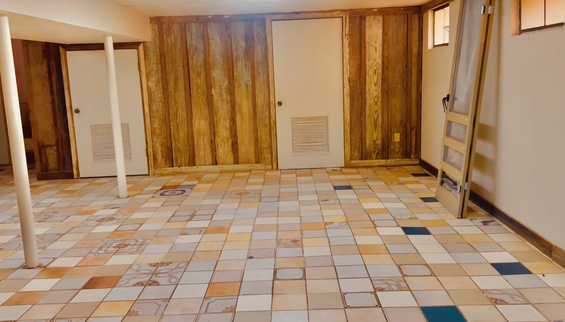 Single Family Residence For Sale in Kimble County , 120 Bluebonnet Drive, Junction, Texas 76849, 4 Bedroom, 3 Bathroom, 2 Garage spaces, 3,162 Sqft, built in 1957, mls#21335816, Real Estate Agent in Junction, Homes For Sale in Kimble county, Homes For Sale in Junction, Realtor in Junction Texas, Real Estate Brokerage Independent Realty Texas, Luminita Cordes Realtor