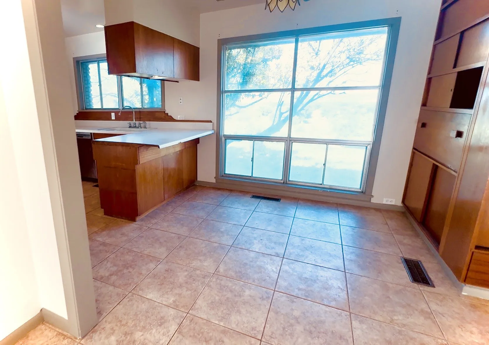 Single Family Residence For Sale in Kimble County , 120 Bluebonnet Drive, Junction, Texas 76849, 4 Bedroom, 3 Bathroom, 2 Garage spaces, 3,162 Sqft, built in 1957, mls#21335816, Real Estate Agent in Junction, Homes For Sale in Kimble county, Homes For Sale in Junction, Realtor in Junction Texas, Real Estate Brokerage Independent Realty Texas, Luminita Cordes Realtor