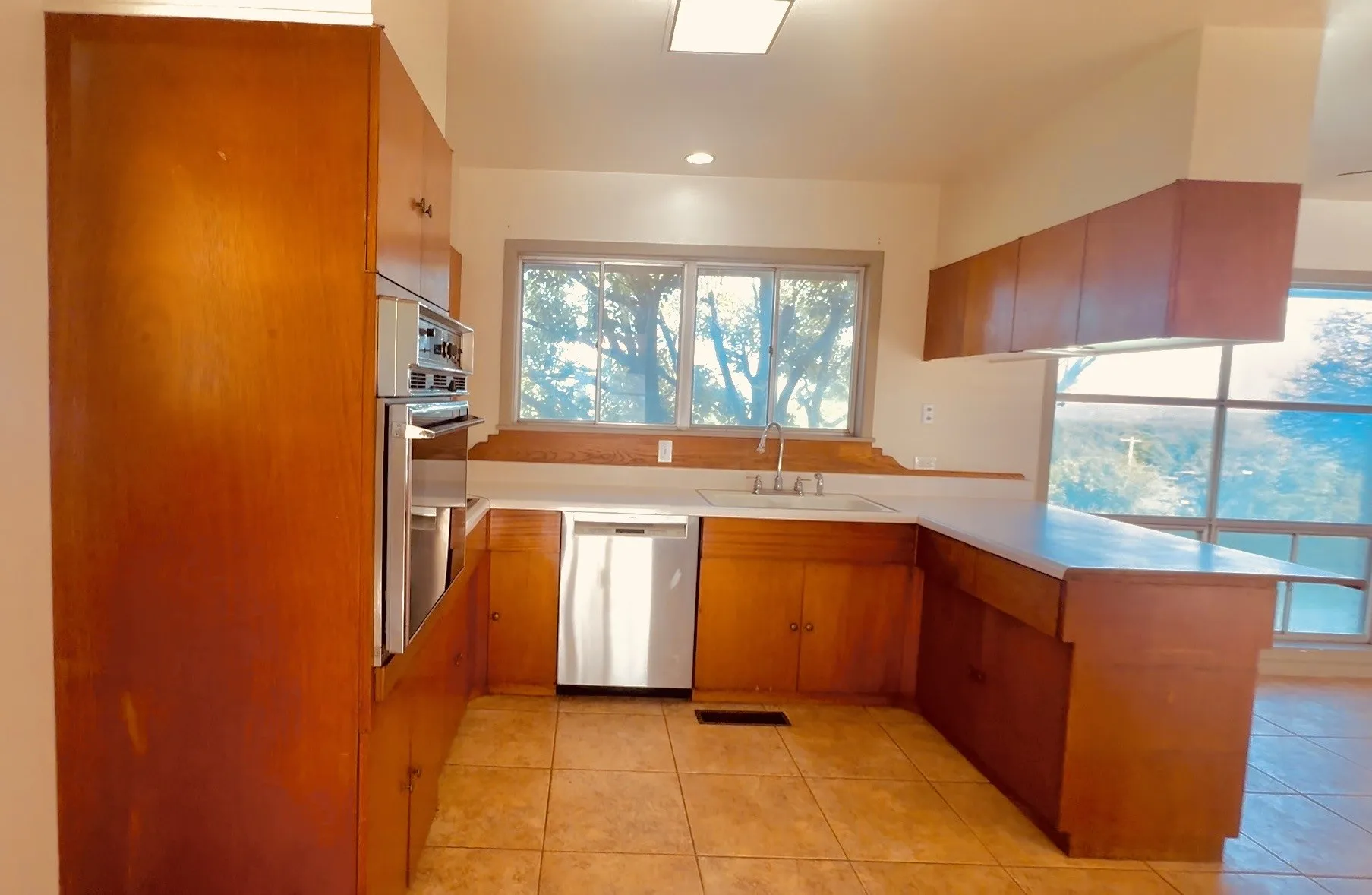 Single Family Residence For Sale in Kimble County , 120 Bluebonnet Drive, Junction, Texas 76849, 4 Bedroom, 3 Bathroom, 2 Garage spaces, 3,162 Sqft, built in 1957, mls#21335816, Real Estate Agent in Junction, Homes For Sale in Kimble county, Homes For Sale in Junction, Realtor in Junction Texas, Real Estate Brokerage Independent Realty Texas, Luminita Cordes Realtor
