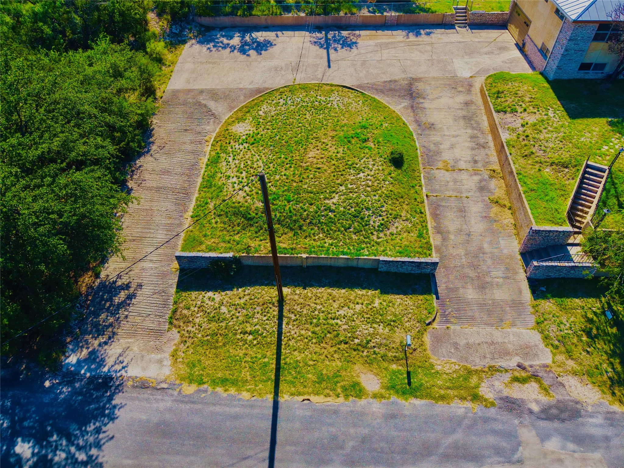 Single Family Residence For Sale in Kimble County , 120 Bluebonnet Drive, Junction, Texas 76849, 4 Bedroom, 3 Bathroom, 2 Garage spaces, 3,162 Sqft, built in 1957, mls#21335816, Real Estate Agent in Junction, Homes For Sale in Kimble county, Homes For Sale in Junction, Realtor in Junction Texas, Real Estate Brokerage Independent Realty Texas, Luminita Cordes Realtor