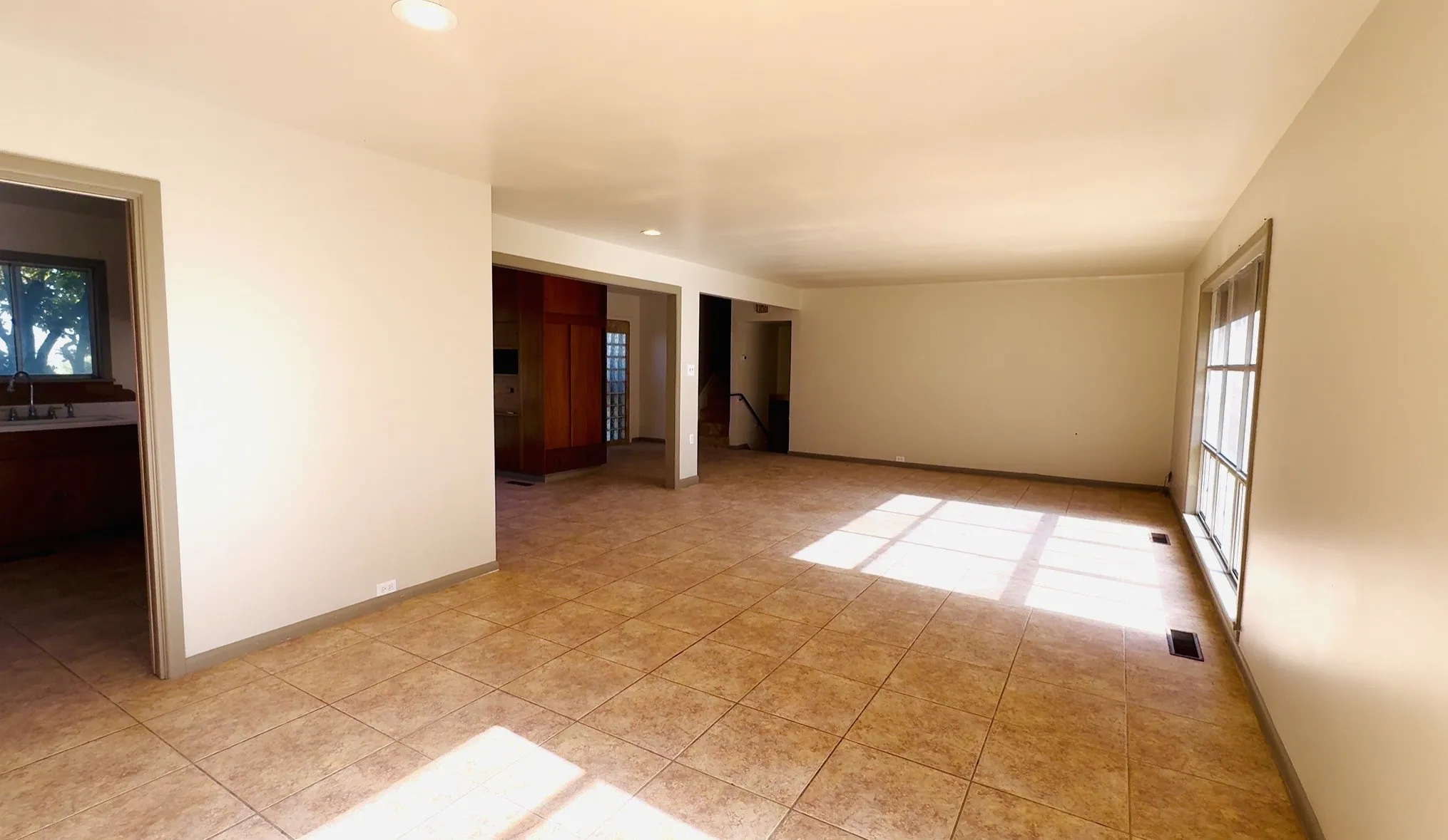 Single Family Residence For Sale in Kimble County , 120 Bluebonnet Drive, Junction, Texas 76849, 4 Bedroom, 3 Bathroom, 2 Garage spaces, 3,162 Sqft, built in 1957, mls#21335816, Real Estate Agent in Junction, Homes For Sale in Kimble county, Homes For Sale in Junction, Realtor in Junction Texas, Real Estate Brokerage Independent Realty Texas, Luminita Cordes Realtor