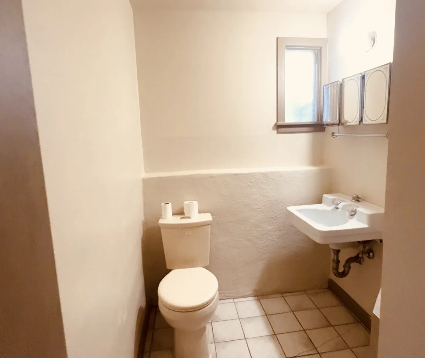 Single Family Residence For Sale in Kimble County , 120 Bluebonnet Drive, Junction, Texas 76849, 4 Bedroom, 3 Bathroom, 2 Garage spaces, 3,162 Sqft, built in 1957, mls#21335816, Real Estate Agent in Junction, Homes For Sale in Kimble county, Homes For Sale in Junction, Realtor in Junction Texas, Real Estate Brokerage Independent Realty Texas, Luminita Cordes Realtor