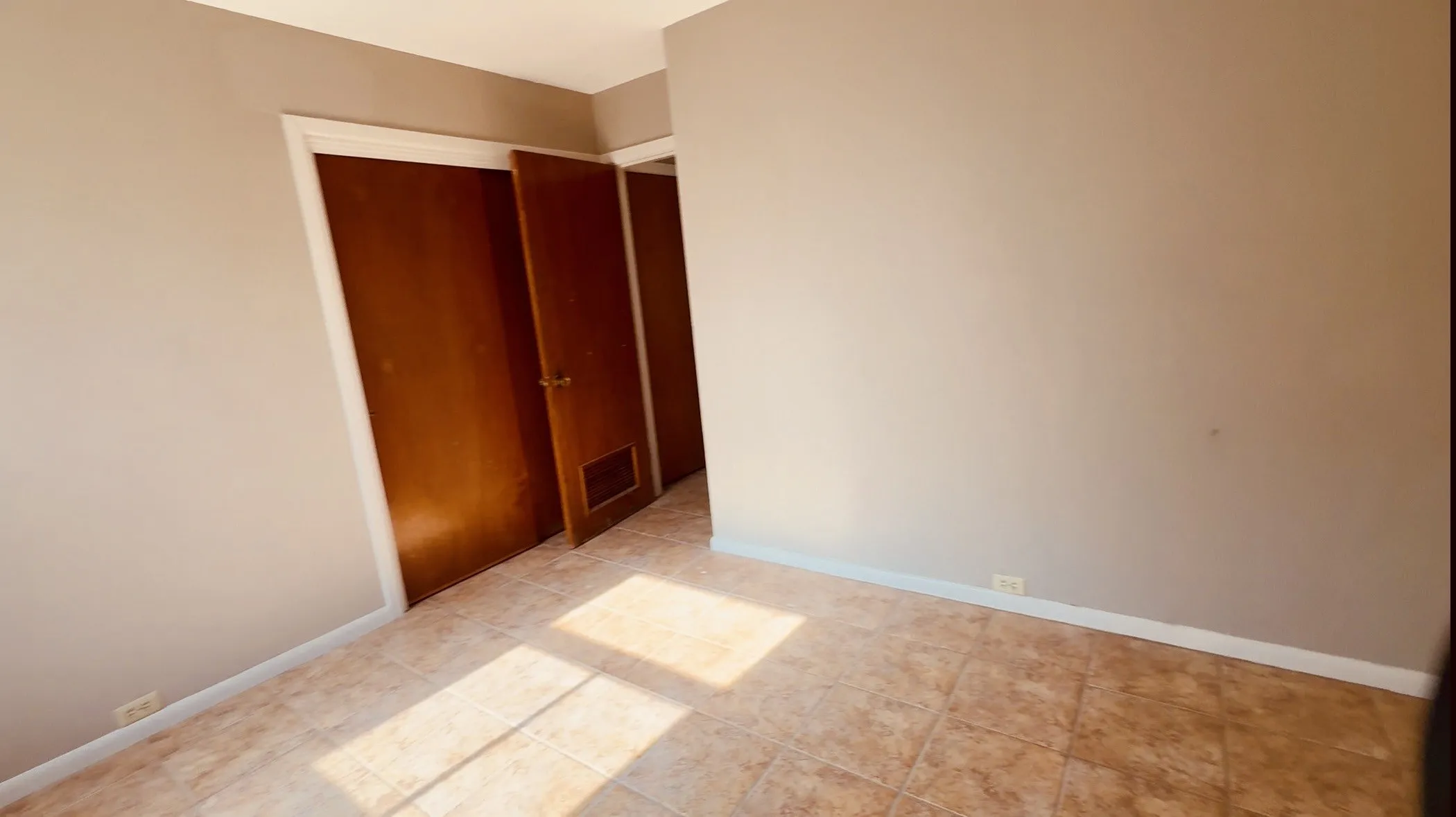 Single Family Residence For Sale in Kimble County , 120 Bluebonnet Drive, Junction, Texas 76849, 4 Bedroom, 3 Bathroom, 2 Garage spaces, 3,162 Sqft, built in 1957, mls#21335816, Real Estate Agent in Junction, Homes For Sale in Kimble county, Homes For Sale in Junction, Realtor in Junction Texas, Real Estate Brokerage Independent Realty Texas, Luminita Cordes Realtor