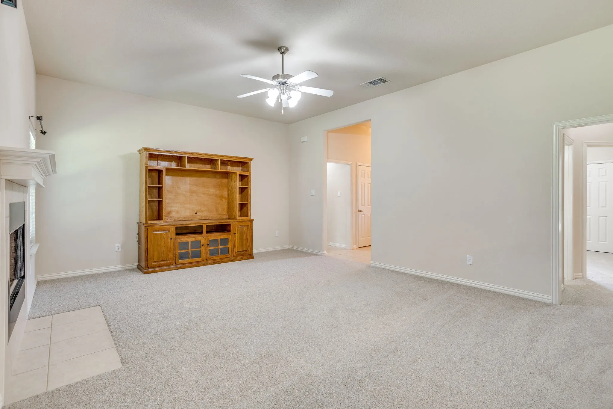 Single Family Residence For Sale in Johnson County , 705 Carmen Ana Avenue, Grandview, Texas 76050, 4 Bedroom, 2 Bathroom, 2 Garage spaces, 1,574 Sqft, built in 2006, mls#21336501, Real Estate Agent in Grandview, Homes For Sale in Johnson county, Homes For Sale in Grandview, Realtor in Grandview Texas, Real Estate Brokerage Independent Realty Texas, Luminita Cordes Realtor