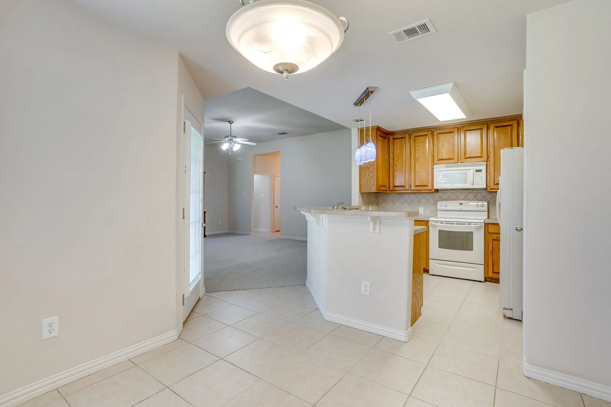 Single Family Residence For Sale in Johnson County , 705 Carmen Ana Avenue, Grandview, Texas 76050, 4 Bedroom, 2 Bathroom, 2 Garage spaces, 1,574 Sqft, built in 2006, mls#21336501, Real Estate Agent in Grandview, Homes For Sale in Johnson county, Homes For Sale in Grandview, Realtor in Grandview Texas, Real Estate Brokerage Independent Realty Texas, Luminita Cordes Realtor