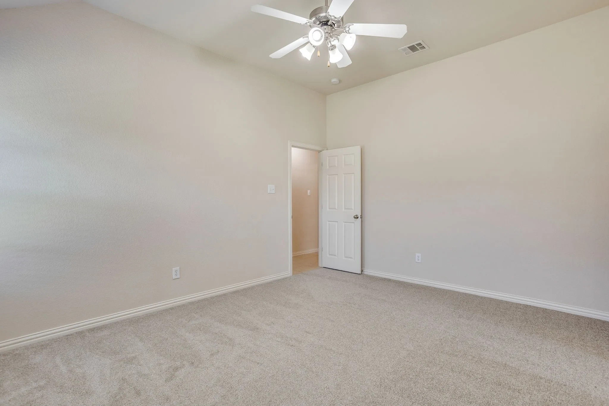 Single Family Residence For Sale in Johnson County , 705 Carmen Ana Avenue, Grandview, Texas 76050, 4 Bedroom, 2 Bathroom, 2 Garage spaces, 1,574 Sqft, built in 2006, mls#21336501, Real Estate Agent in Grandview, Homes For Sale in Johnson county, Homes For Sale in Grandview, Realtor in Grandview Texas, Real Estate Brokerage Independent Realty Texas, Luminita Cordes Realtor