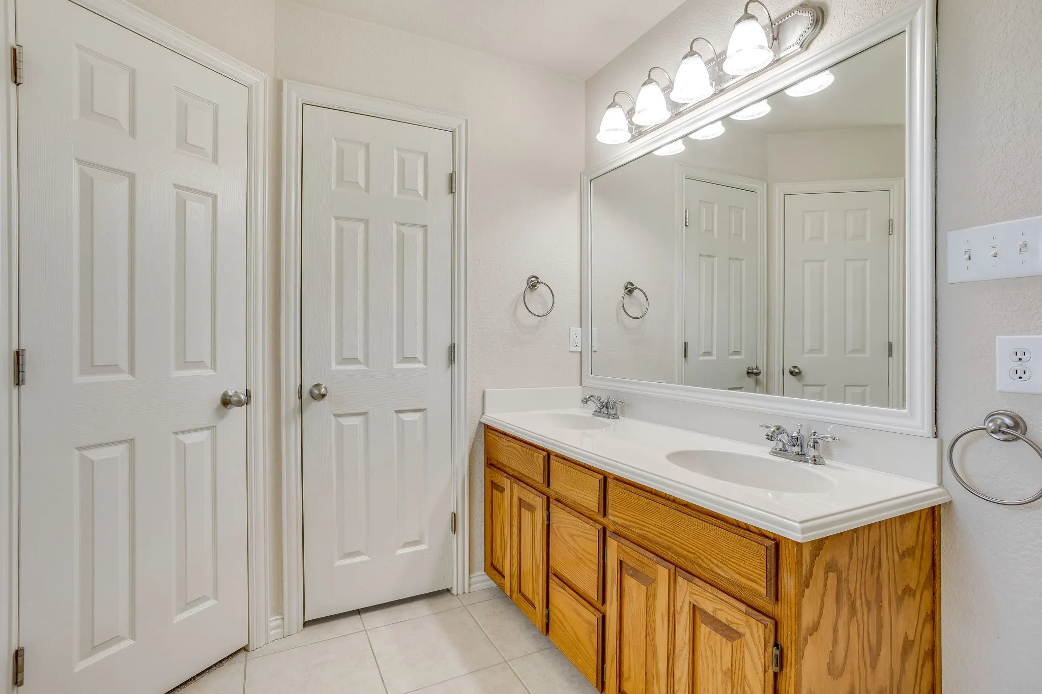 Single Family Residence For Sale in Johnson County , 705 Carmen Ana Avenue, Grandview, Texas 76050, 4 Bedroom, 2 Bathroom, 2 Garage spaces, 1,574 Sqft, built in 2006, mls#21336501, Real Estate Agent in Grandview, Homes For Sale in Johnson county, Homes For Sale in Grandview, Realtor in Grandview Texas, Real Estate Brokerage Independent Realty Texas, Luminita Cordes Realtor