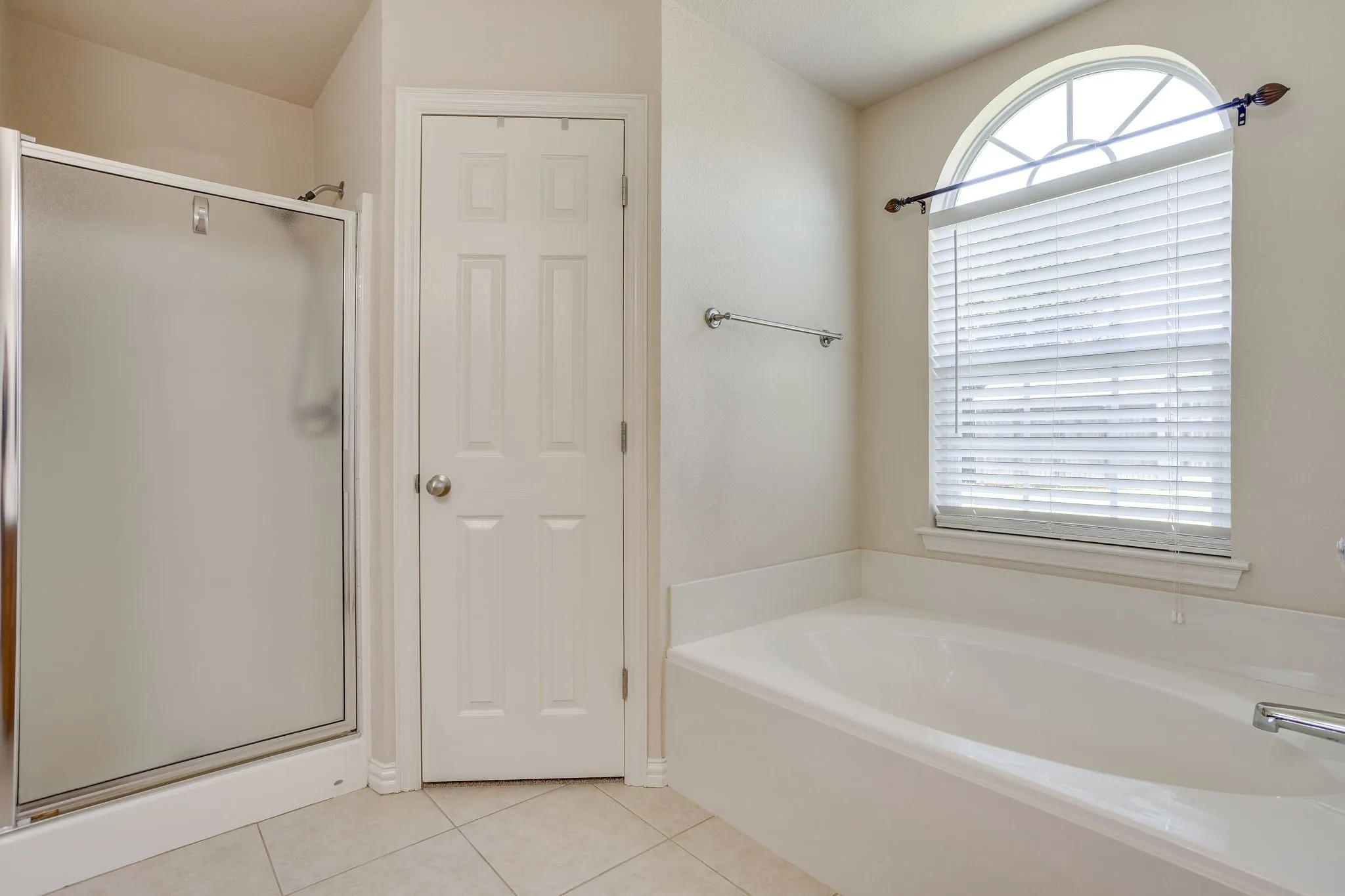 Single Family Residence For Sale in Johnson County , 705 Carmen Ana Avenue, Grandview, Texas 76050, 4 Bedroom, 2 Bathroom, 2 Garage spaces, 1,574 Sqft, built in 2006, mls#21336501, Real Estate Agent in Grandview, Homes For Sale in Johnson county, Homes For Sale in Grandview, Realtor in Grandview Texas, Real Estate Brokerage Independent Realty Texas, Luminita Cordes Realtor