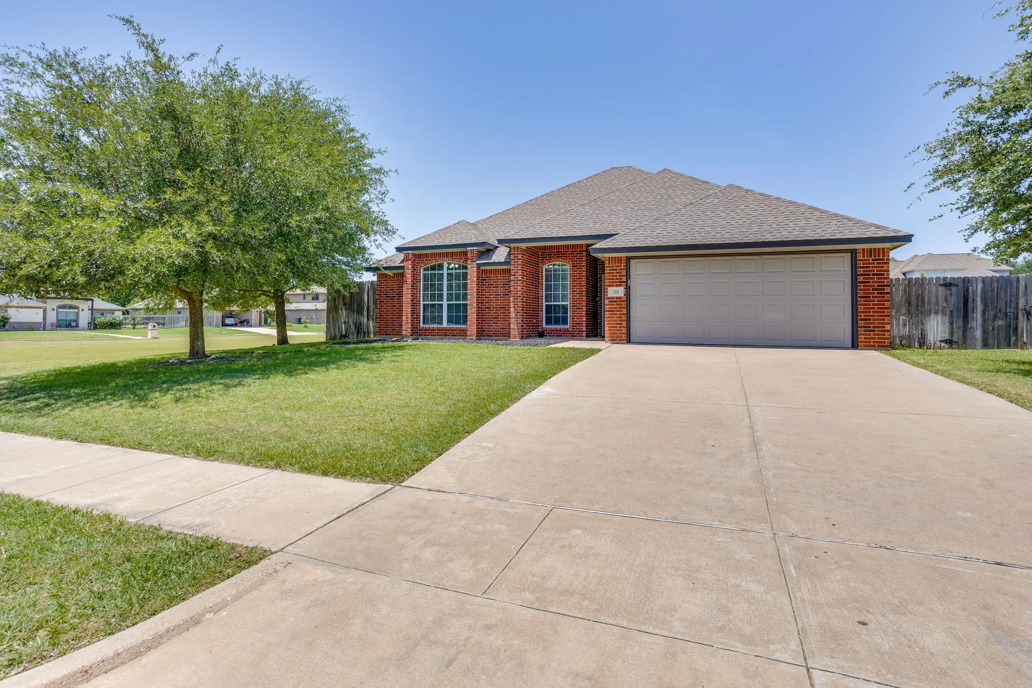 Single Family Residence For Sale in Johnson County , 705 Carmen Ana Avenue, Grandview, Texas 76050, 4 Bedroom, 2 Bathroom, 2 Garage spaces, 1,574 Sqft, built in 2006, mls#21336501, Real Estate Agent in Grandview, Homes For Sale in Johnson county, Homes For Sale in Grandview, Realtor in Grandview Texas, Real Estate Brokerage Independent Realty Texas, Luminita Cordes Realtor