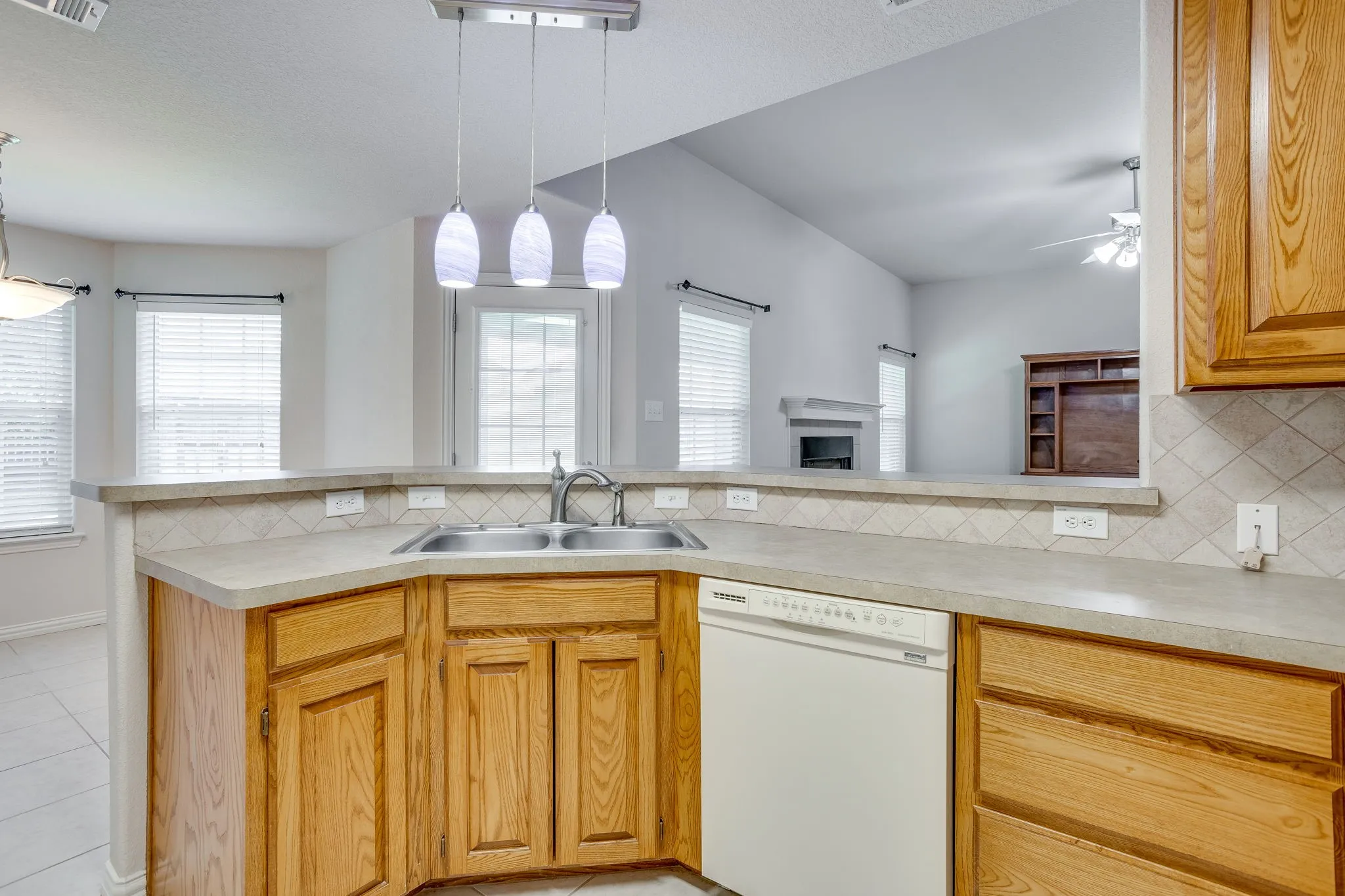 Single Family Residence For Sale in Johnson County , 705 Carmen Ana Avenue, Grandview, Texas 76050, 4 Bedroom, 2 Bathroom, 2 Garage spaces, 1,574 Sqft, built in 2006, mls#21336501, Real Estate Agent in Grandview, Homes For Sale in Johnson county, Homes For Sale in Grandview, Realtor in Grandview Texas, Real Estate Brokerage Independent Realty Texas, Luminita Cordes Realtor