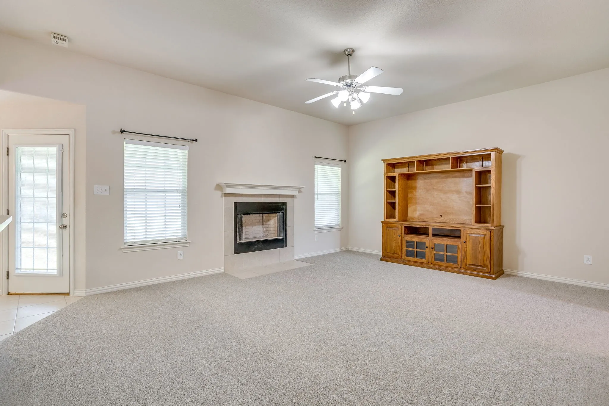 Single Family Residence For Sale in Johnson County , 705 Carmen Ana Avenue, Grandview, Texas 76050, 4 Bedroom, 2 Bathroom, 2 Garage spaces, 1,574 Sqft, built in 2006, mls#21336501, Real Estate Agent in Grandview, Homes For Sale in Johnson county, Homes For Sale in Grandview, Realtor in Grandview Texas, Real Estate Brokerage Independent Realty Texas, Luminita Cordes Realtor