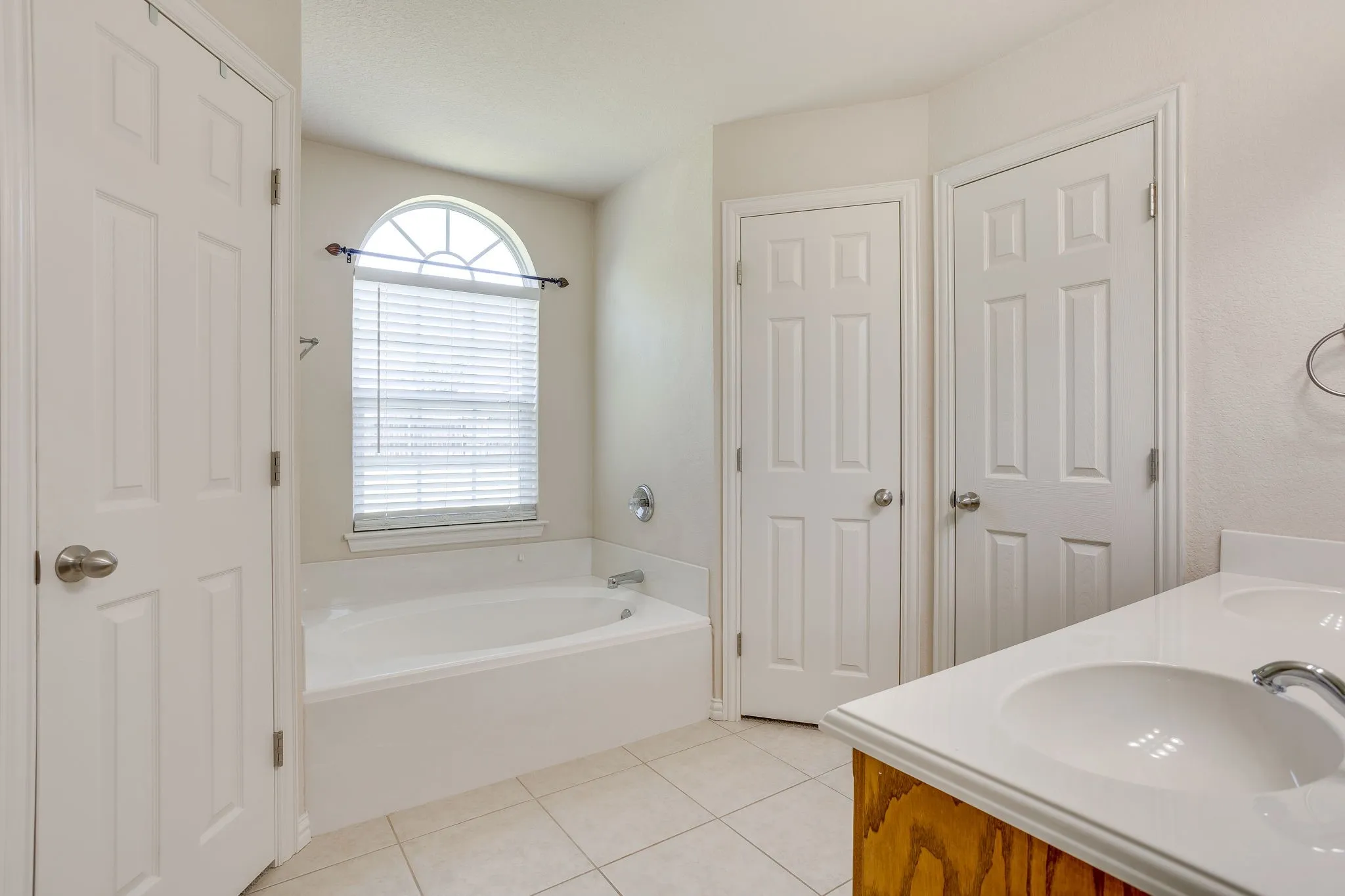 Single Family Residence For Sale in Johnson County , 705 Carmen Ana Avenue, Grandview, Texas 76050, 4 Bedroom, 2 Bathroom, 2 Garage spaces, 1,574 Sqft, built in 2006, mls#21336501, Real Estate Agent in Grandview, Homes For Sale in Johnson county, Homes For Sale in Grandview, Realtor in Grandview Texas, Real Estate Brokerage Independent Realty Texas, Luminita Cordes Realtor