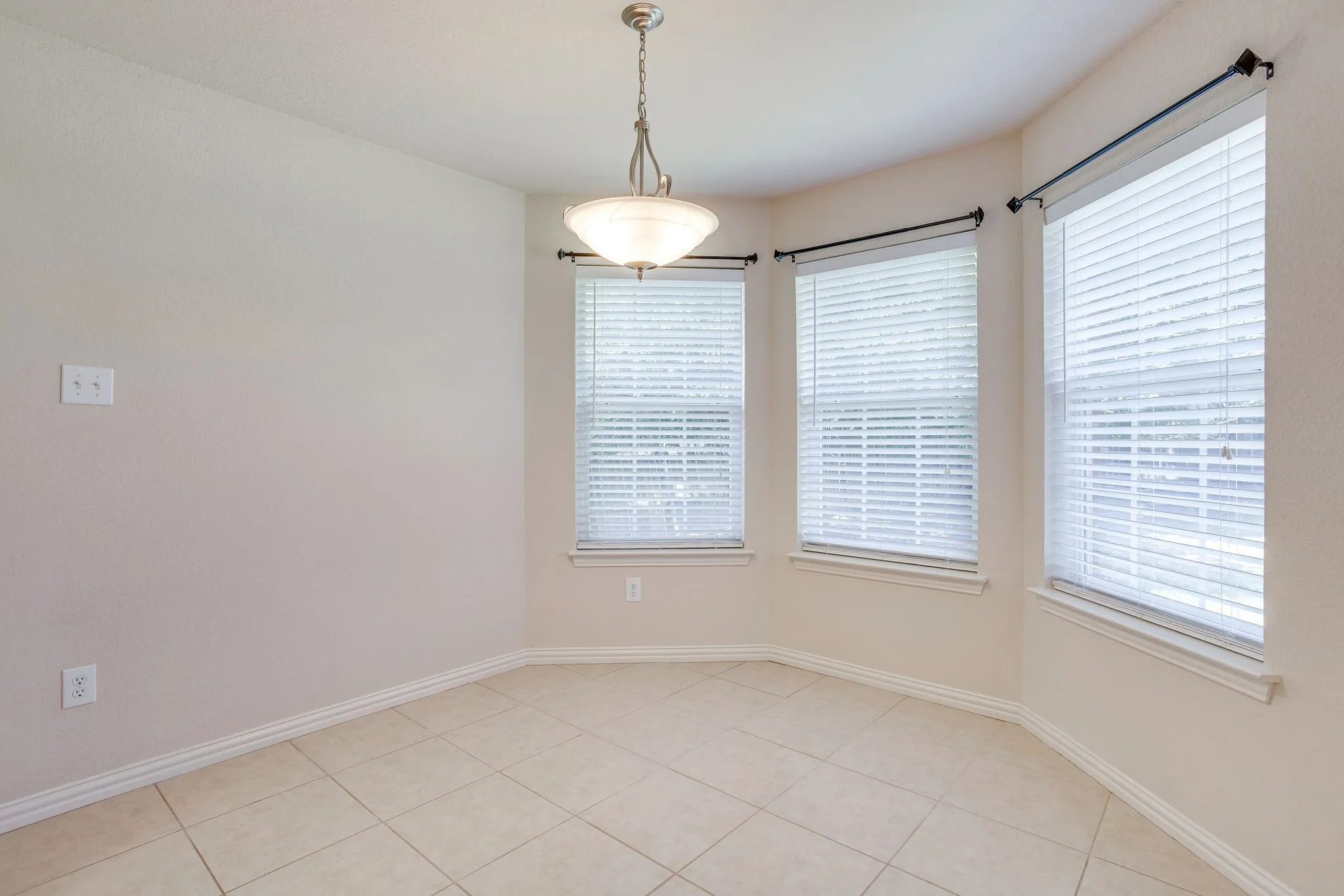 Single Family Residence For Sale in Johnson County , 705 Carmen Ana Avenue, Grandview, Texas 76050, 4 Bedroom, 2 Bathroom, 2 Garage spaces, 1,574 Sqft, built in 2006, mls#21336501, Real Estate Agent in Grandview, Homes For Sale in Johnson county, Homes For Sale in Grandview, Realtor in Grandview Texas, Real Estate Brokerage Independent Realty Texas, Luminita Cordes Realtor