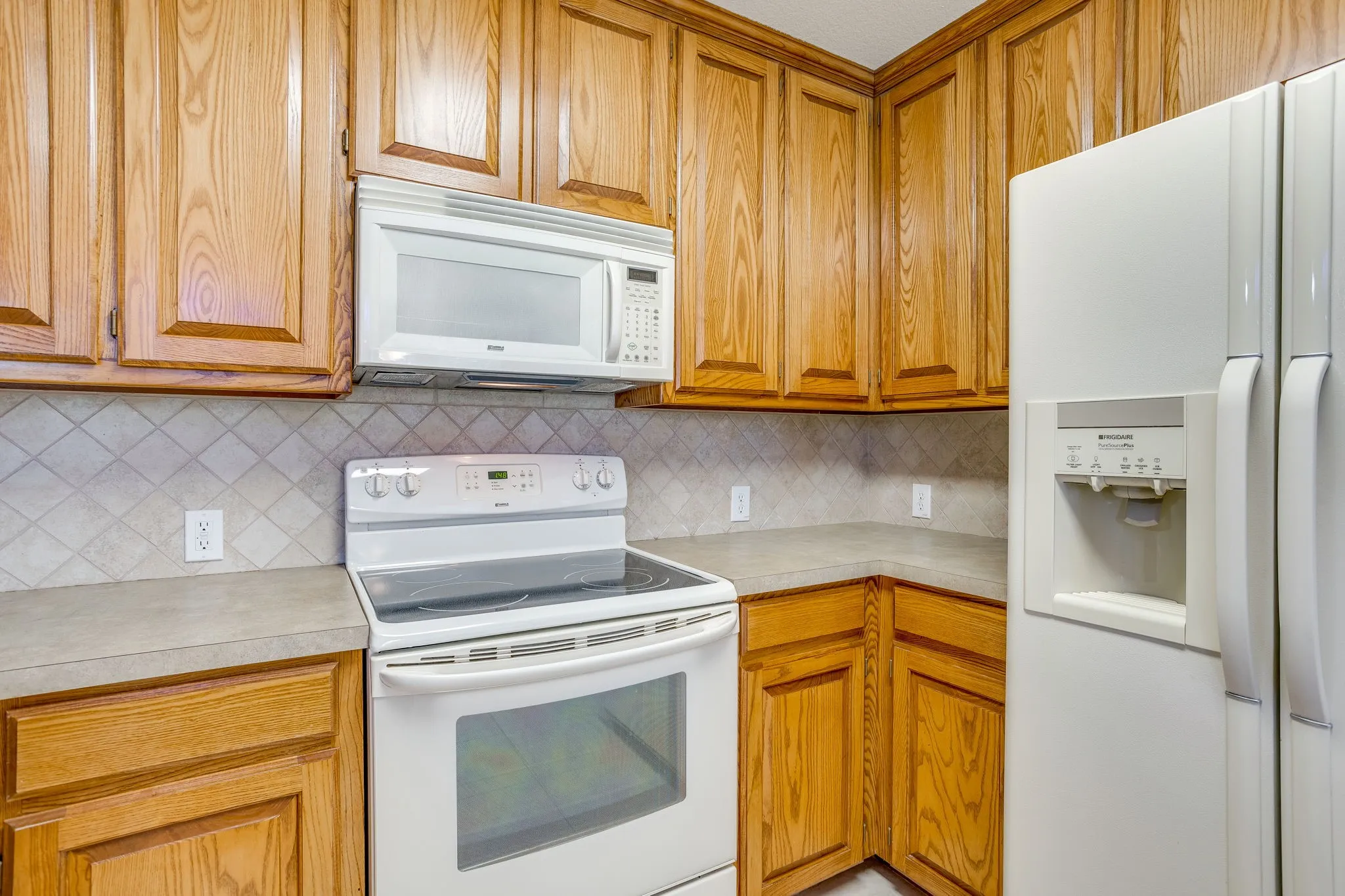 Single Family Residence For Sale in Johnson County , 705 Carmen Ana Avenue, Grandview, Texas 76050, 4 Bedroom, 2 Bathroom, 2 Garage spaces, 1,574 Sqft, built in 2006, mls#21336501, Real Estate Agent in Grandview, Homes For Sale in Johnson county, Homes For Sale in Grandview, Realtor in Grandview Texas, Real Estate Brokerage Independent Realty Texas, Luminita Cordes Realtor