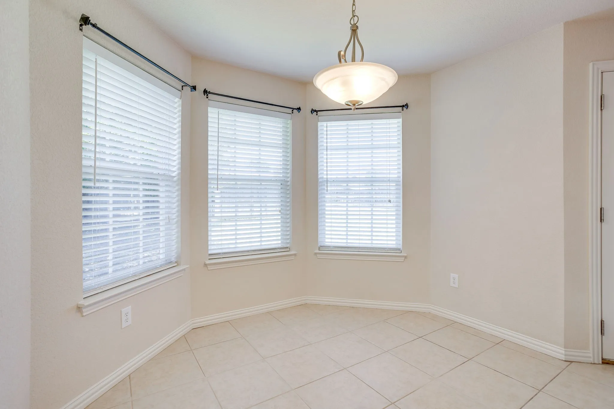 Single Family Residence For Sale in Johnson County , 705 Carmen Ana Avenue, Grandview, Texas 76050, 4 Bedroom, 2 Bathroom, 2 Garage spaces, 1,574 Sqft, built in 2006, mls#21336501, Real Estate Agent in Grandview, Homes For Sale in Johnson county, Homes For Sale in Grandview, Realtor in Grandview Texas, Real Estate Brokerage Independent Realty Texas, Luminita Cordes Realtor