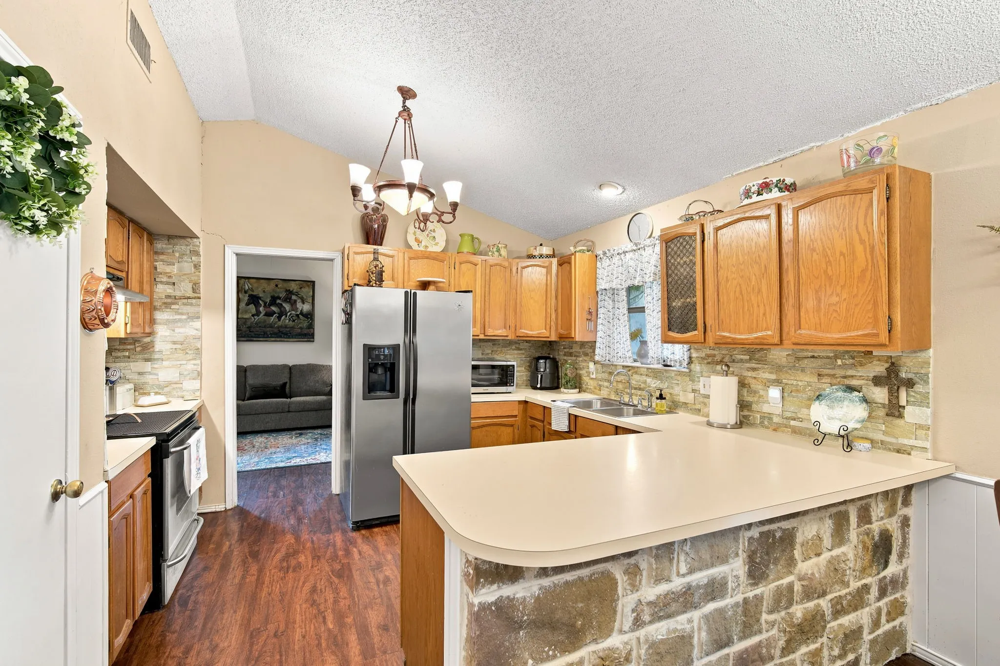 Single Family Residence For Sale in Ellis County , 1215 Butcher Road, Waxahachie, Texas 75165, 3 Bedroom, 2 Bathroom, 2 Garage spaces, 1,638 Sqft, built in 1983, Price $335,000, mls#21335915, Real Estate Agent in Waxahachie, Homes For Sale in Ellis county, Homes For Sale in Waxahachie, Realtor in Waxahachie Texas, Real Estate Brokerage Independent Realty Texas, Luminita Cordes Realtor
